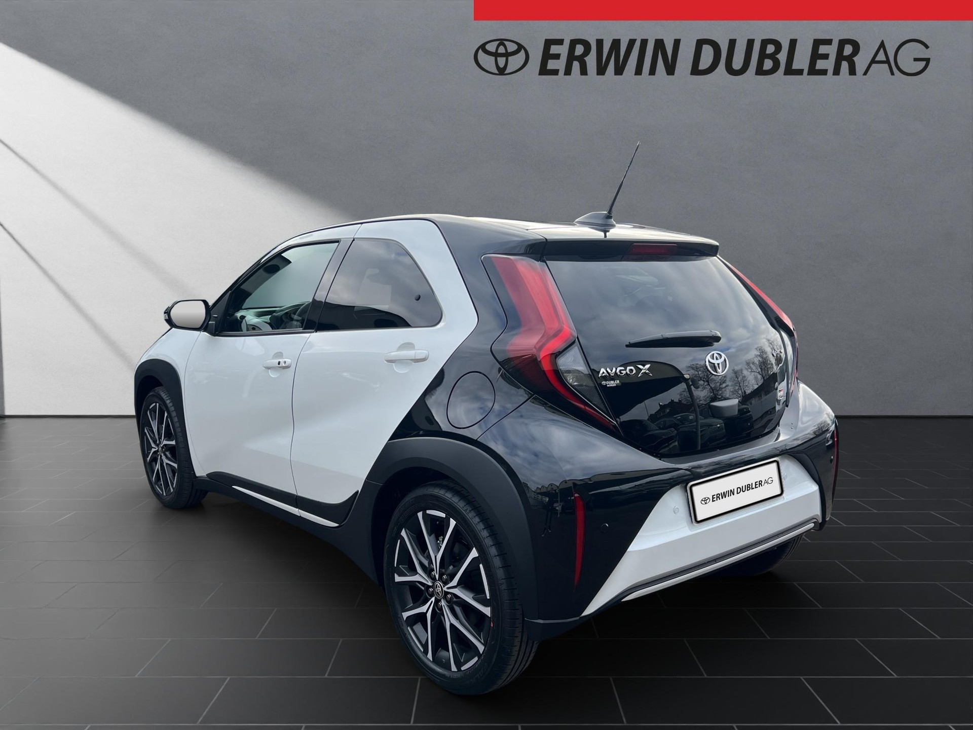 TOYOTA Aygo X 1.5 VVT-i HSD GR Sport-showroom-element-2