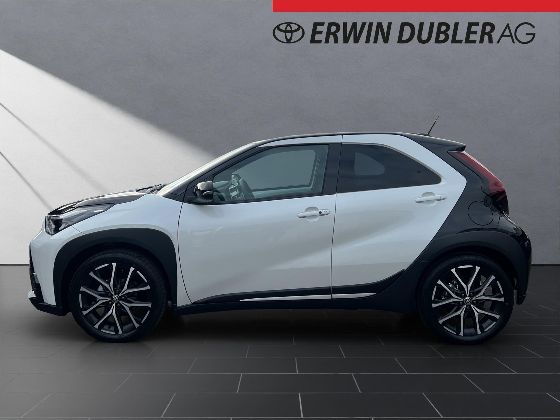 TOYOTA Aygo X 1.5 VVT-i HSD GR Sport-showroom-element-1