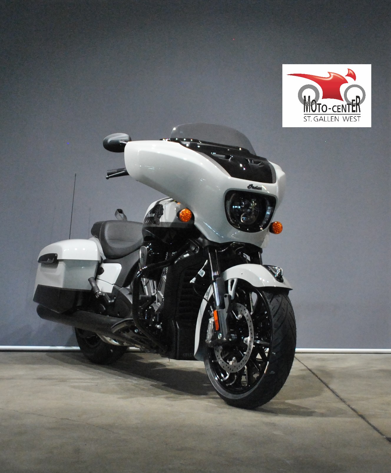 INDIAN Chieftain Power Plus Dark Horse-image-0