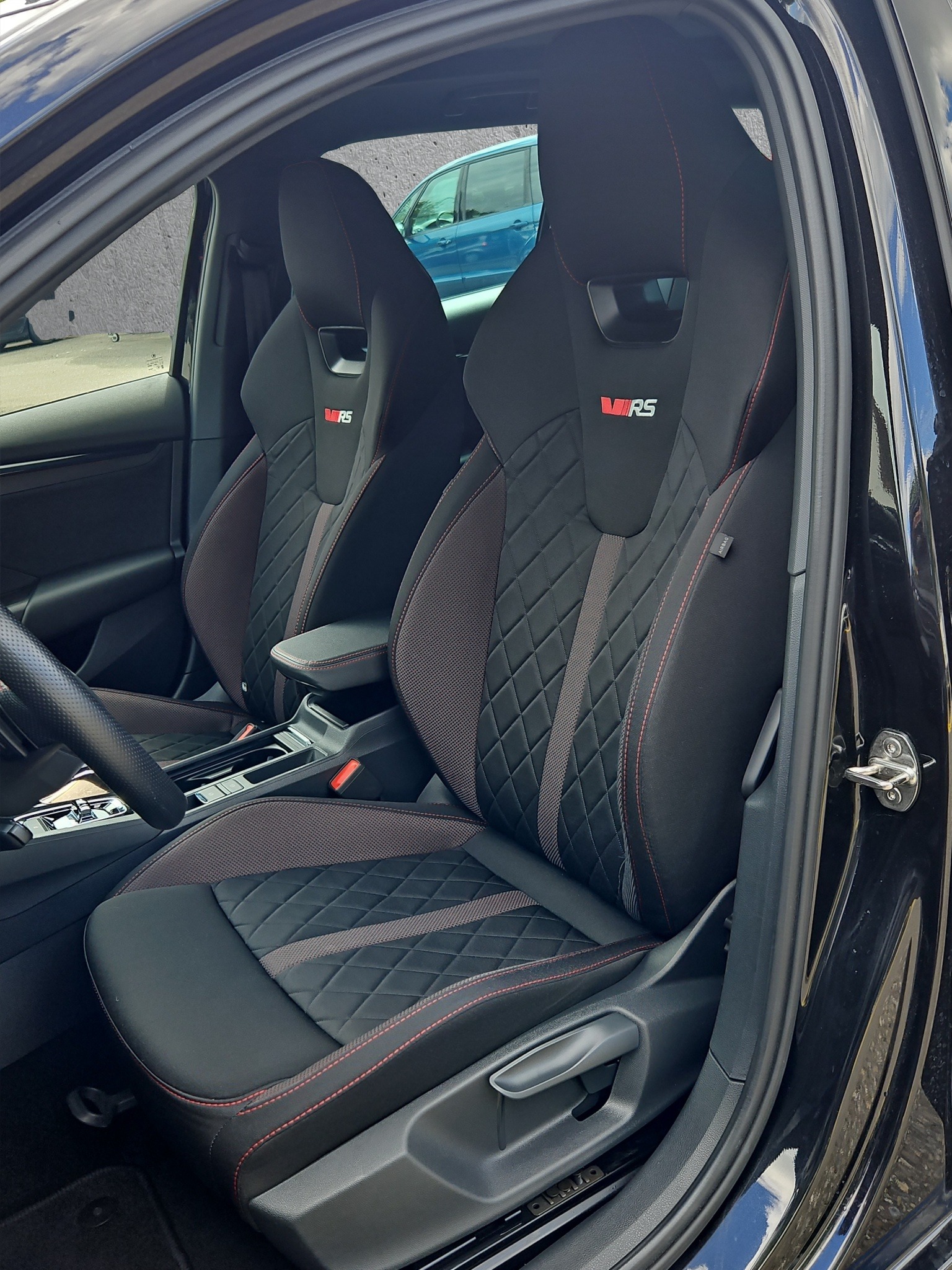 SKODA Octavia Combi 2.0 TDI DSG RS 4x4-image-15
