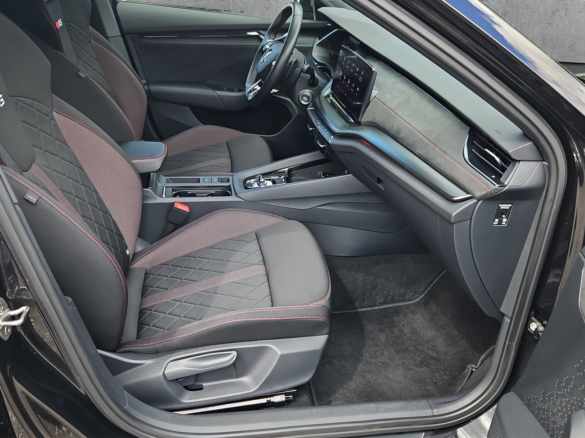 SKODA Octavia Combi 2.0 TDI DSG RS 4x4-image-10