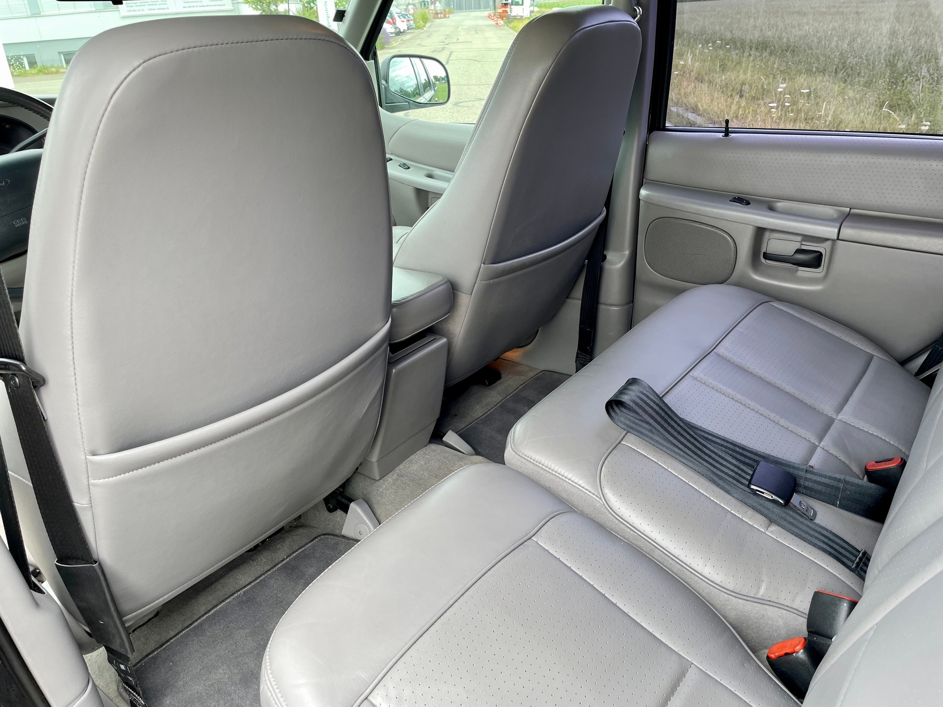 FORD Explorer 4.0 Sport * TEILRESTAURIERT - VON LIEBHABER *-image-17