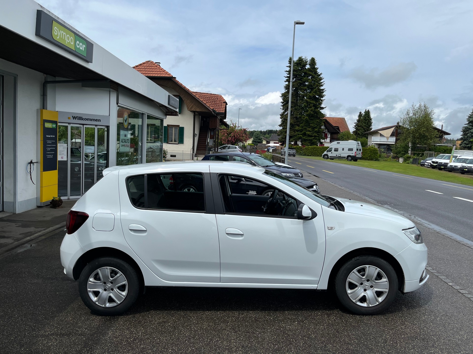 DACIA Sandero TCe 90 Comfort+++AB MFK+++MIT 12 MONATEN GARANTIE+++-showroom-element-2