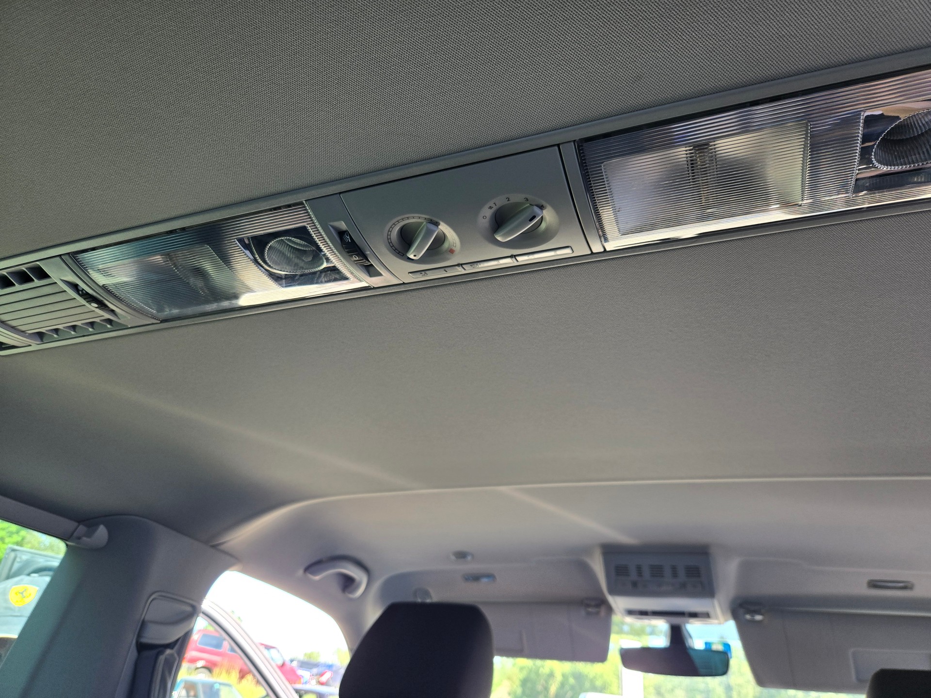 VW Caravelle-image-9