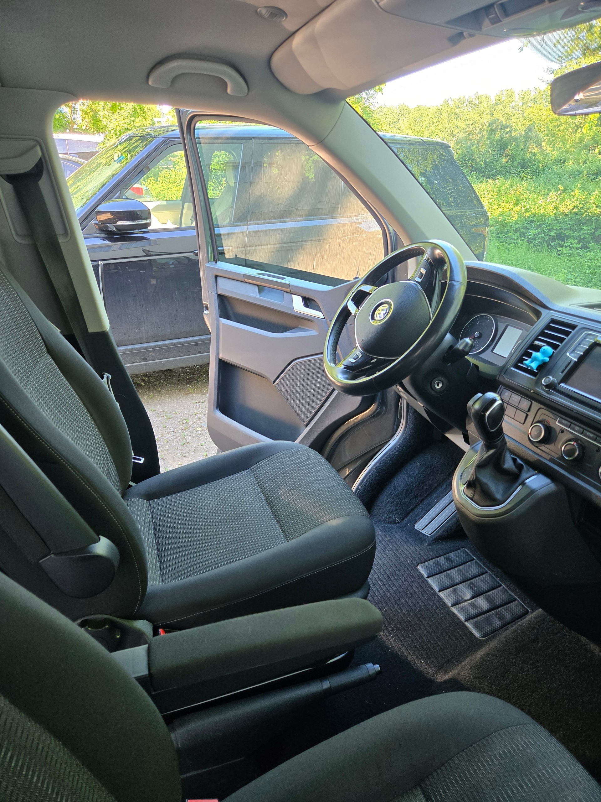 VW Caravelle-image-2