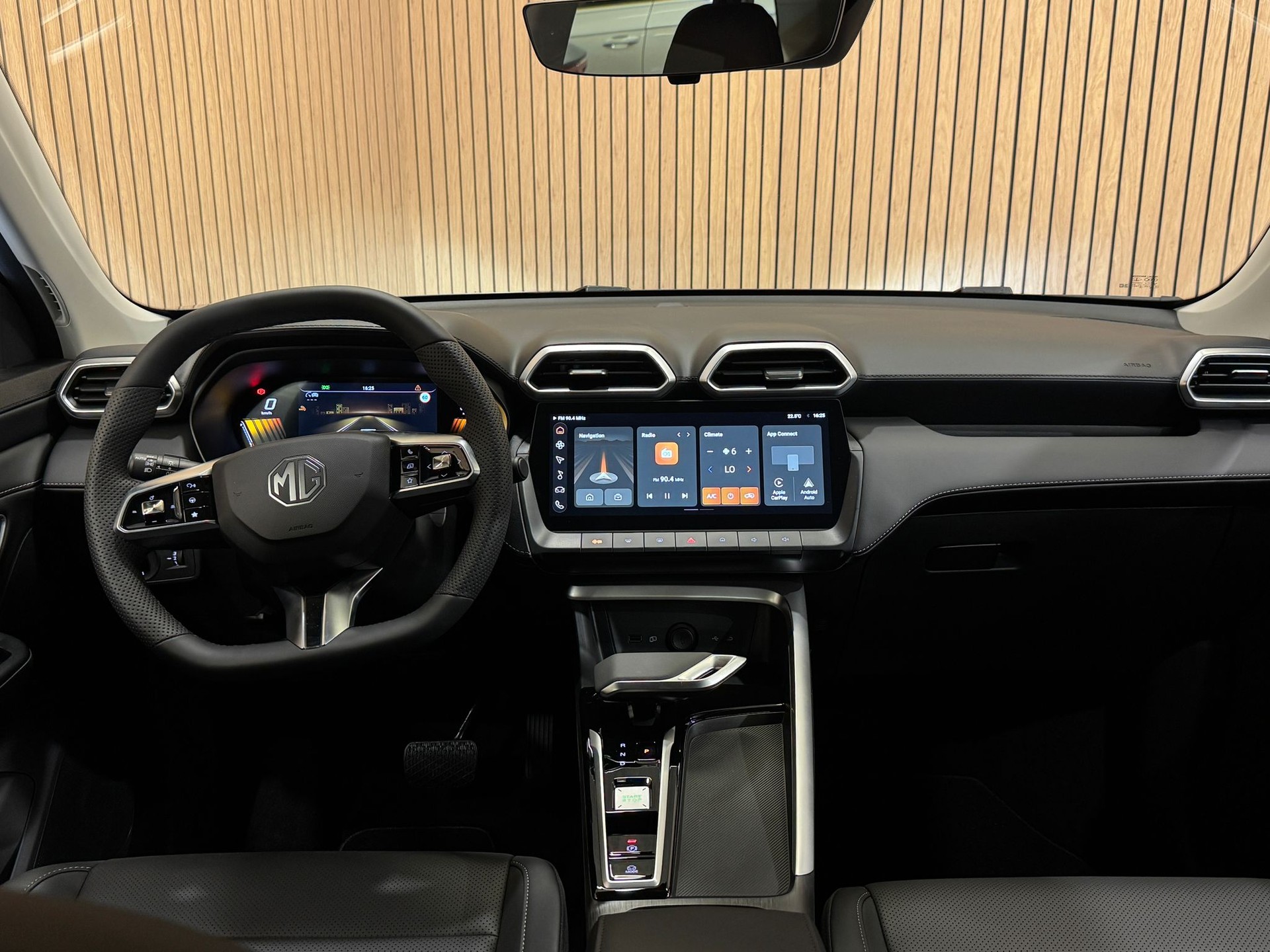 MG ZS 1.5 HEV Luxury-image-8