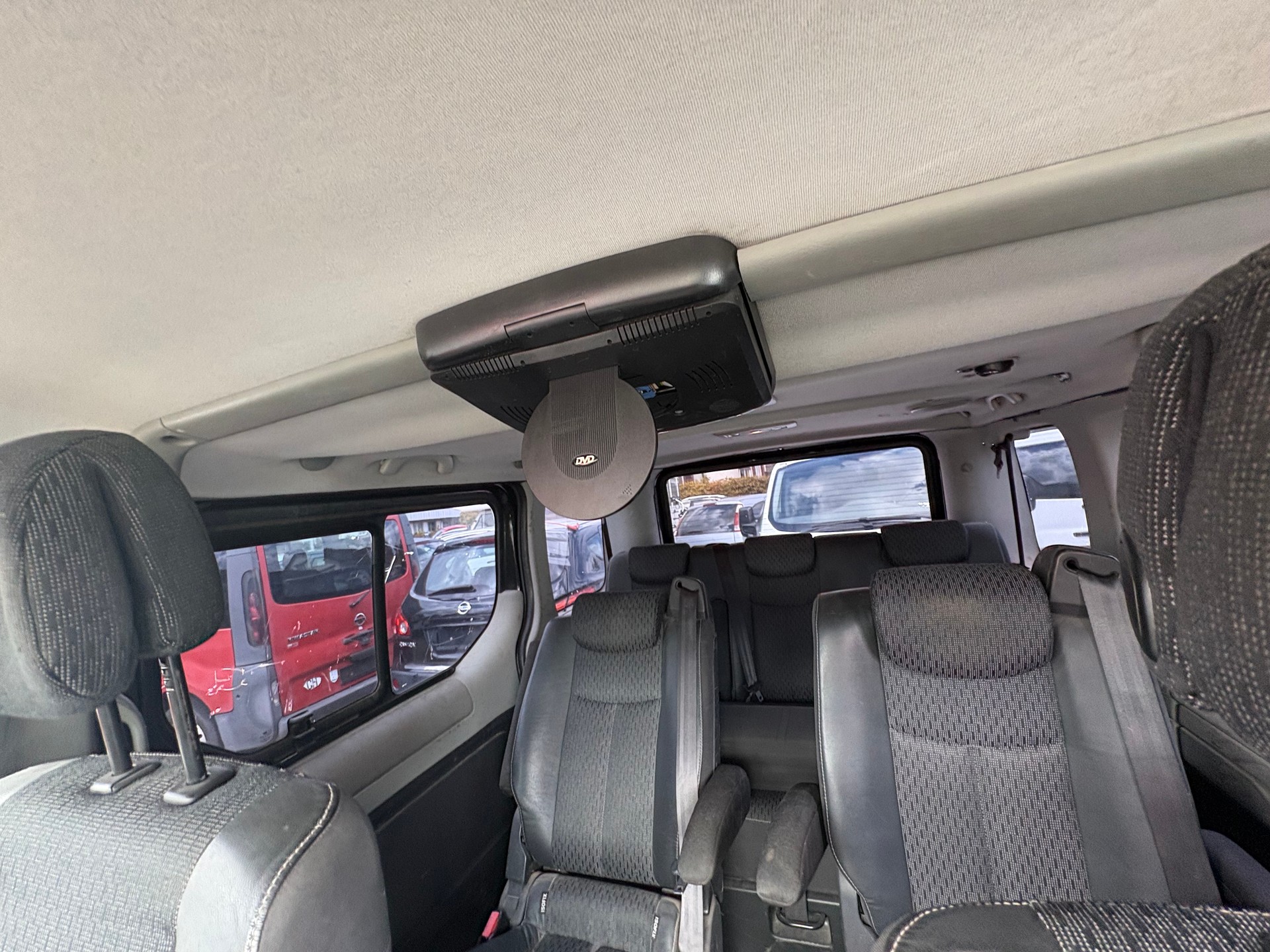 RENAULT trafic Multivan Doppelbett 7 Plätze MFK-image-7