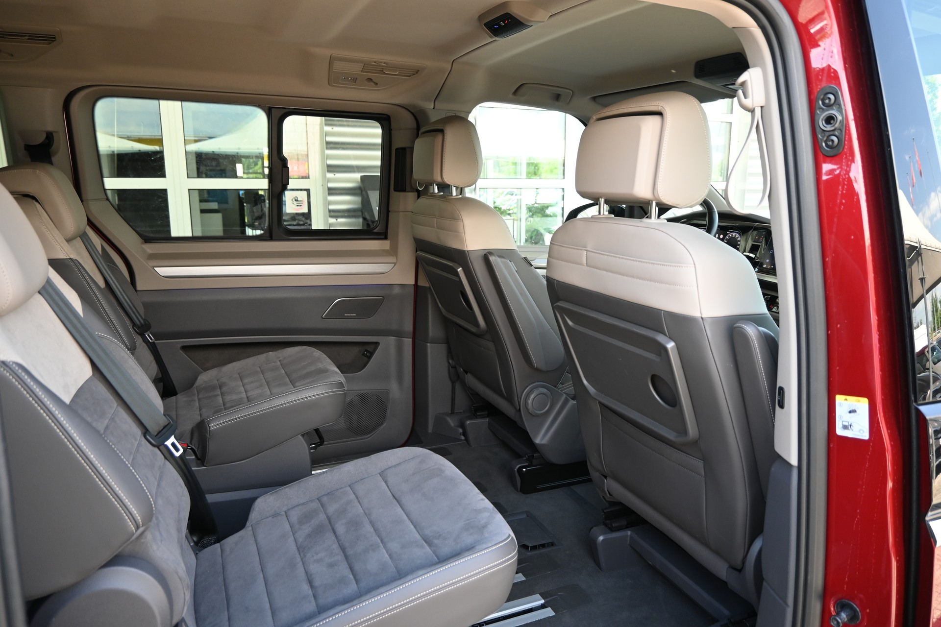VW Multivan 2.0 TDI Style DSG Lang 7-Plätzer + AHK 2000kg + Standheizung-image-15