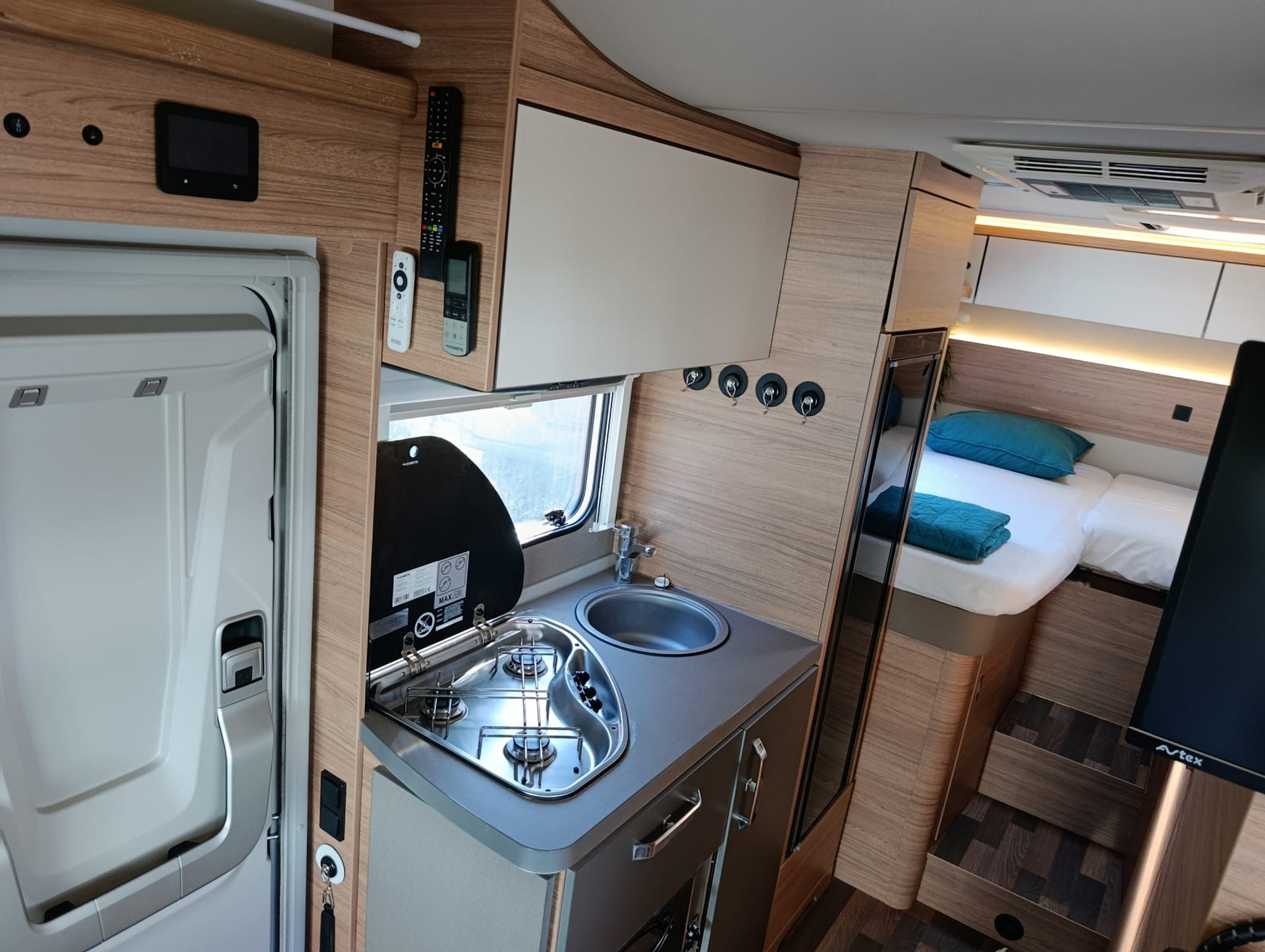 WEINSBERG Carahome MEG 650 *** Absolut voll ausgestattet und dank modernster Technik komplett autark***Automat 160PS *2x Lithium *-image-15