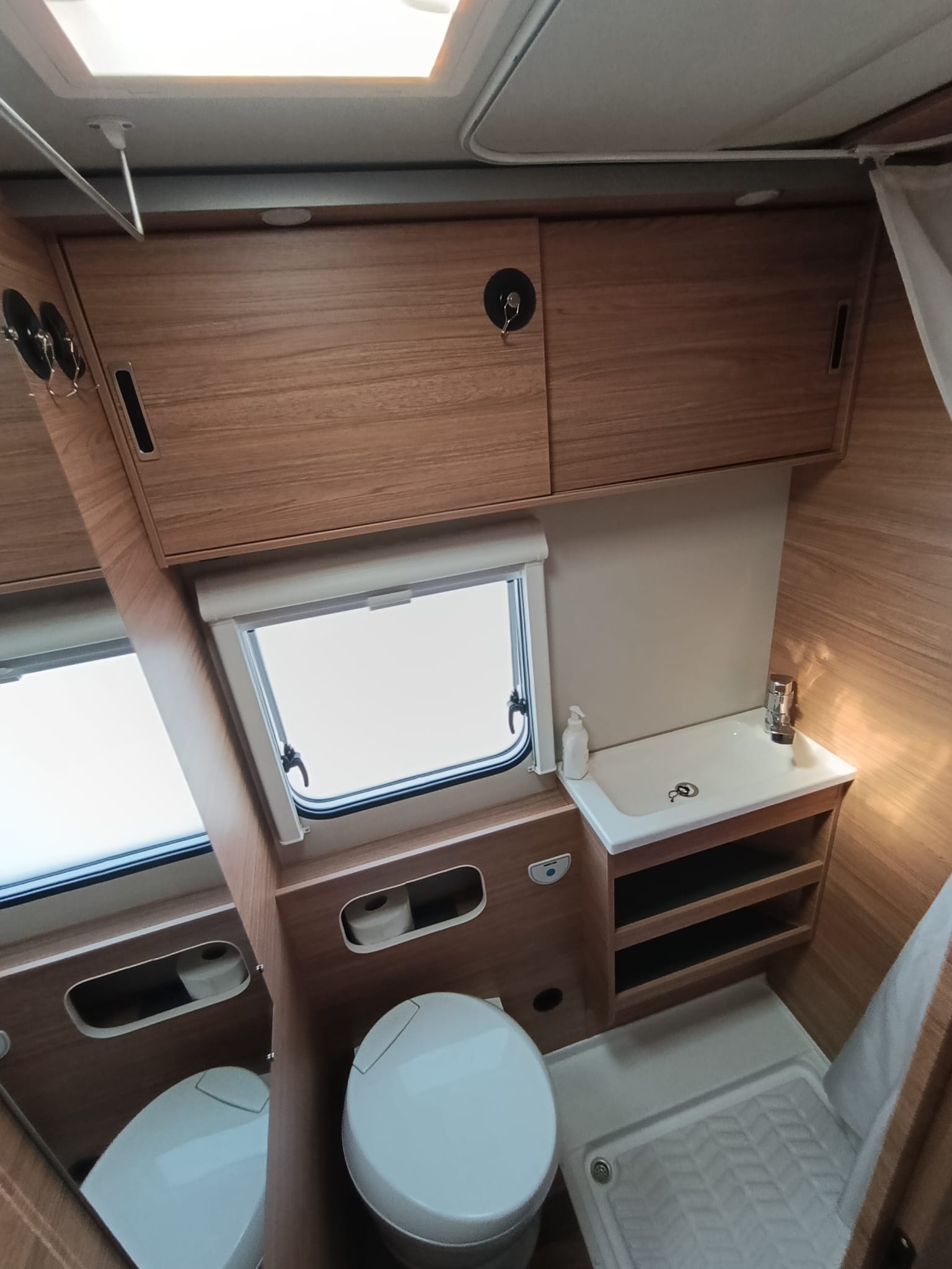 WEINSBERG Carahome MEG 650 *** Absolut voll ausgestattet und dank modernster Technik komplett autark***Automat 160PS *2x Lithium *-image-18