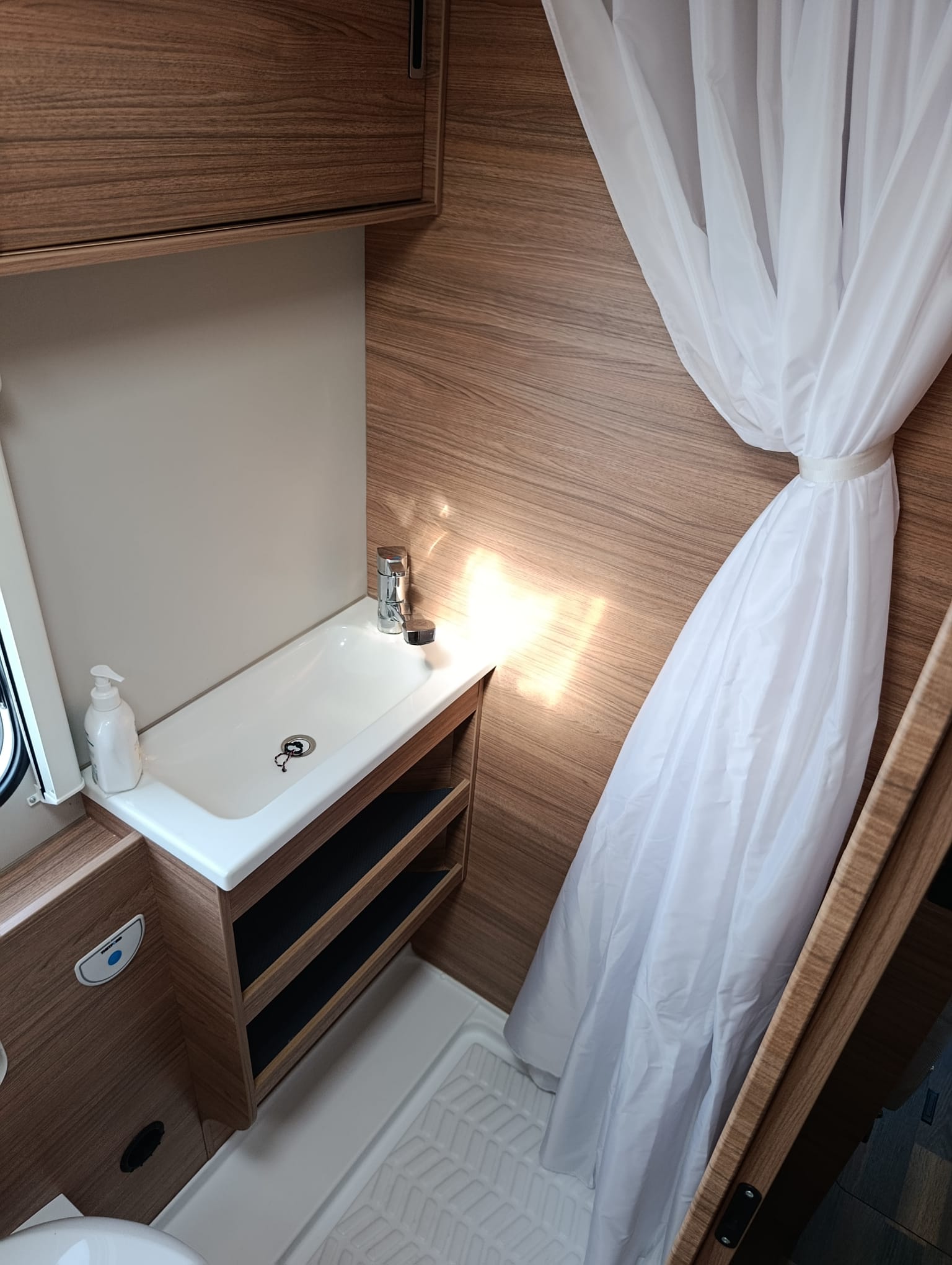 WEINSBERG Carahome MEG 650 *** Absolut voll ausgestattet und dank modernster Technik komplett autark***Automat 160PS *2x Lithium *-image-19