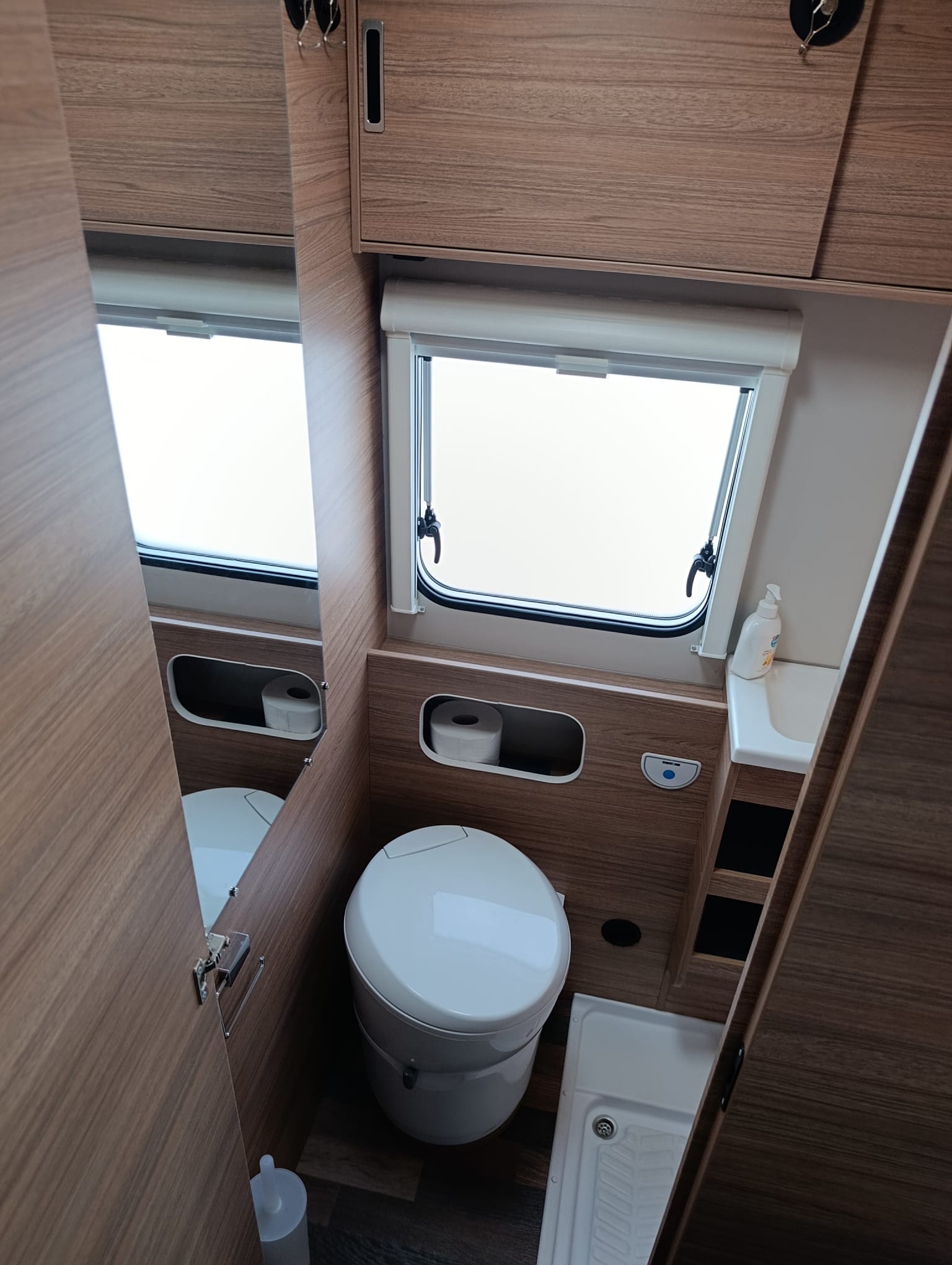 WEINSBERG Carahome MEG 650 *** Absolut voll ausgestattet und dank modernster Technik komplett autark***Automat 160PS *2x Lithium *-image-16