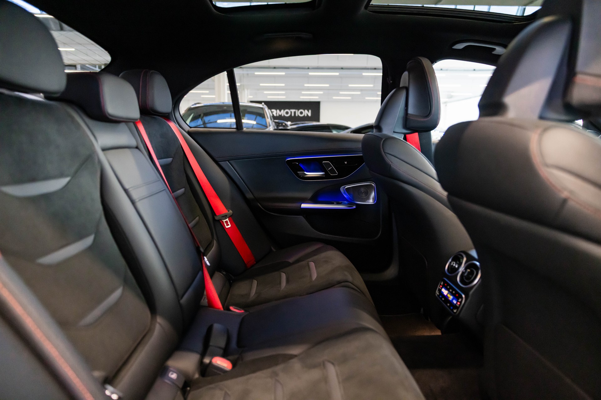 MERCEDES-BENZ C 43 AMG 4matic / Panorama-Schiebedach / Head-Up Display / Burmester Sound-image-16