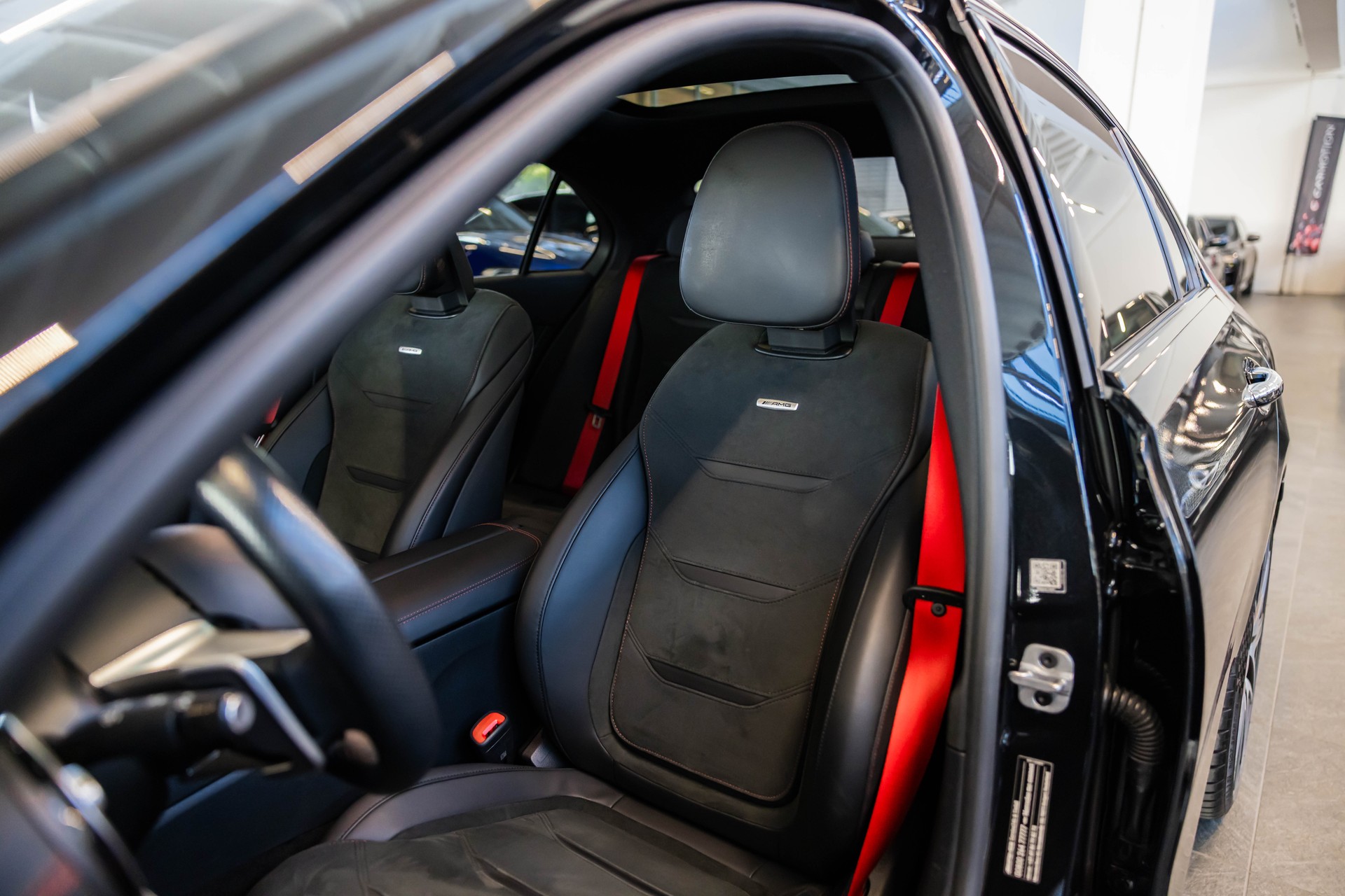 MERCEDES-BENZ C 43 AMG 4matic / Panorama-Schiebedach / Head-Up Display / Burmester Sound-image-13