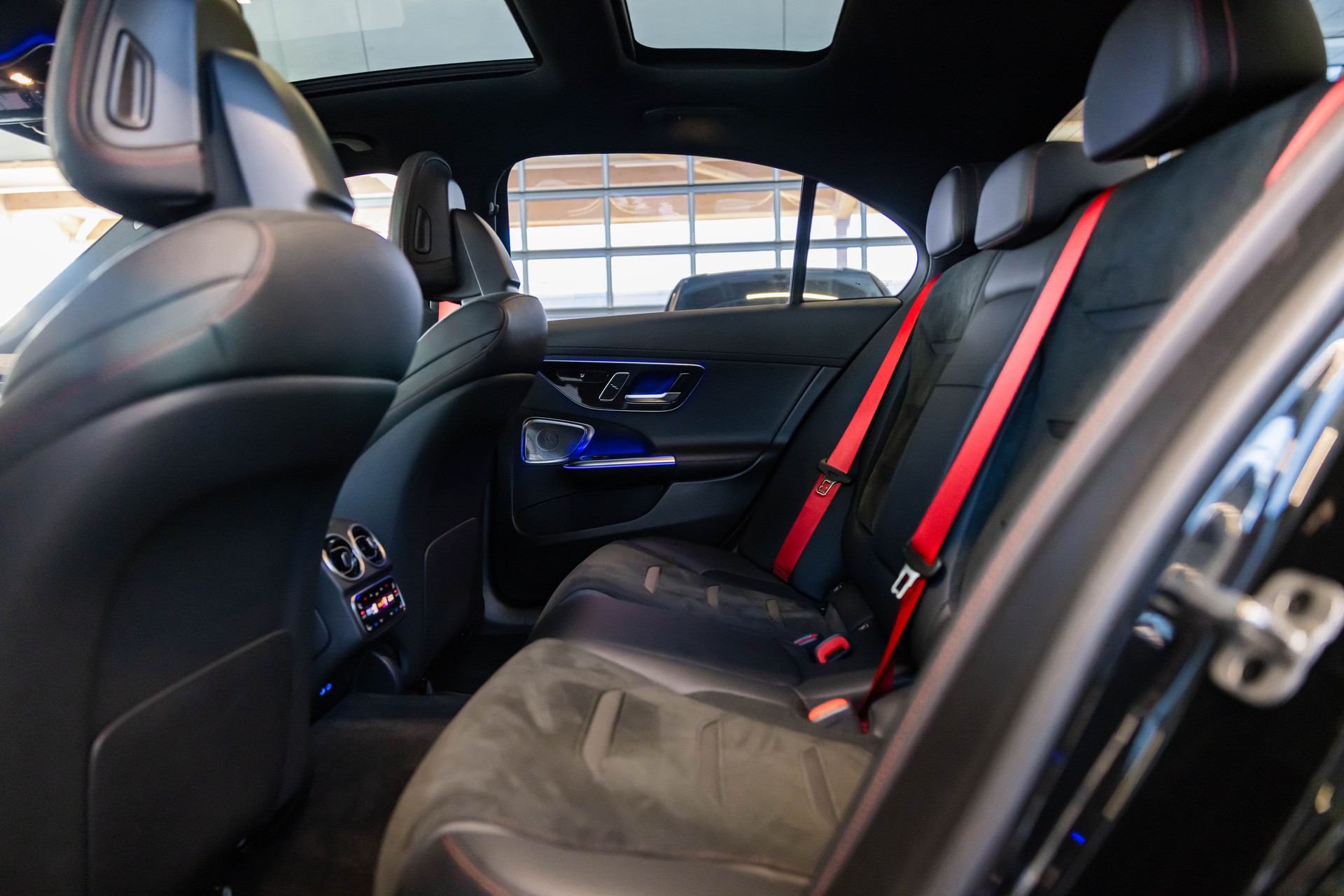 MERCEDES-BENZ C 43 AMG 4matic / Panorama-Schiebedach / Head-Up Display / Burmester Sound-image-14