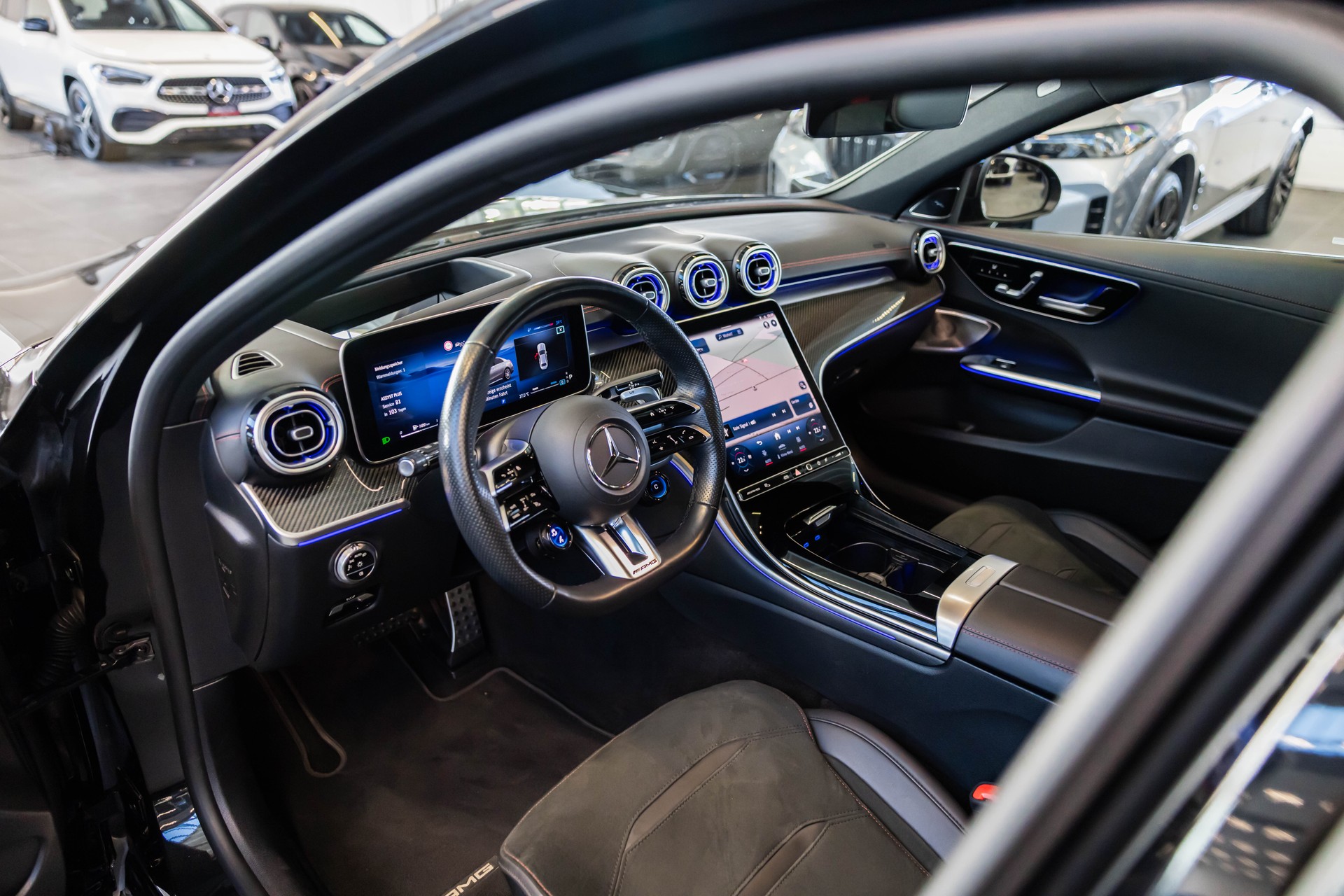 MERCEDES-BENZ C 43 AMG 4matic / Panorama-Schiebedach / Head-Up Display / Burmester Sound-image-10