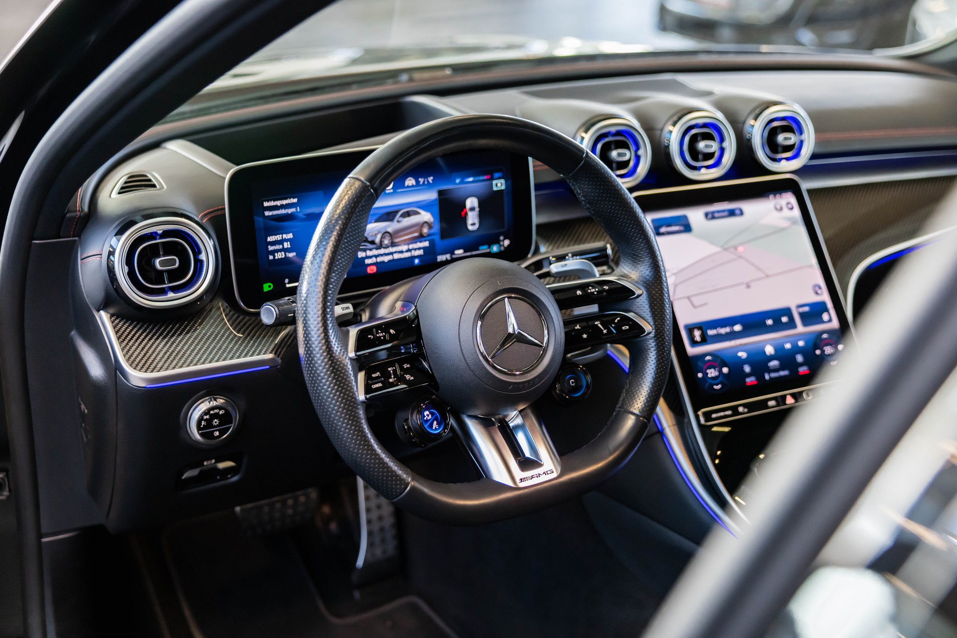 MERCEDES-BENZ C 43 AMG 4matic / Panorama-Schiebedach / Head-Up Display / Burmester Sound-image-11