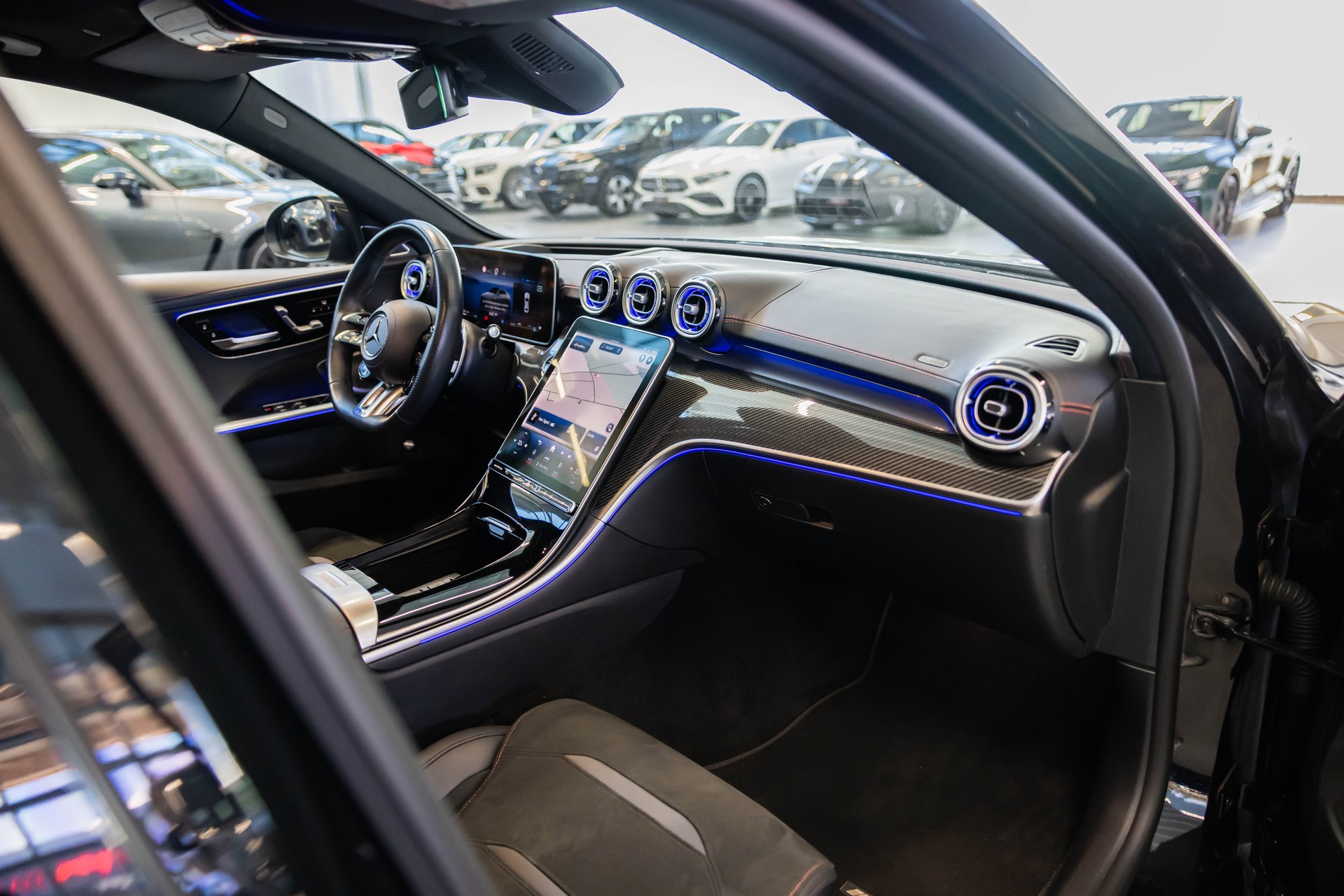 MERCEDES-BENZ C 43 AMG 4matic / Panorama-Schiebedach / Head-Up Display / Burmester Sound-image-18