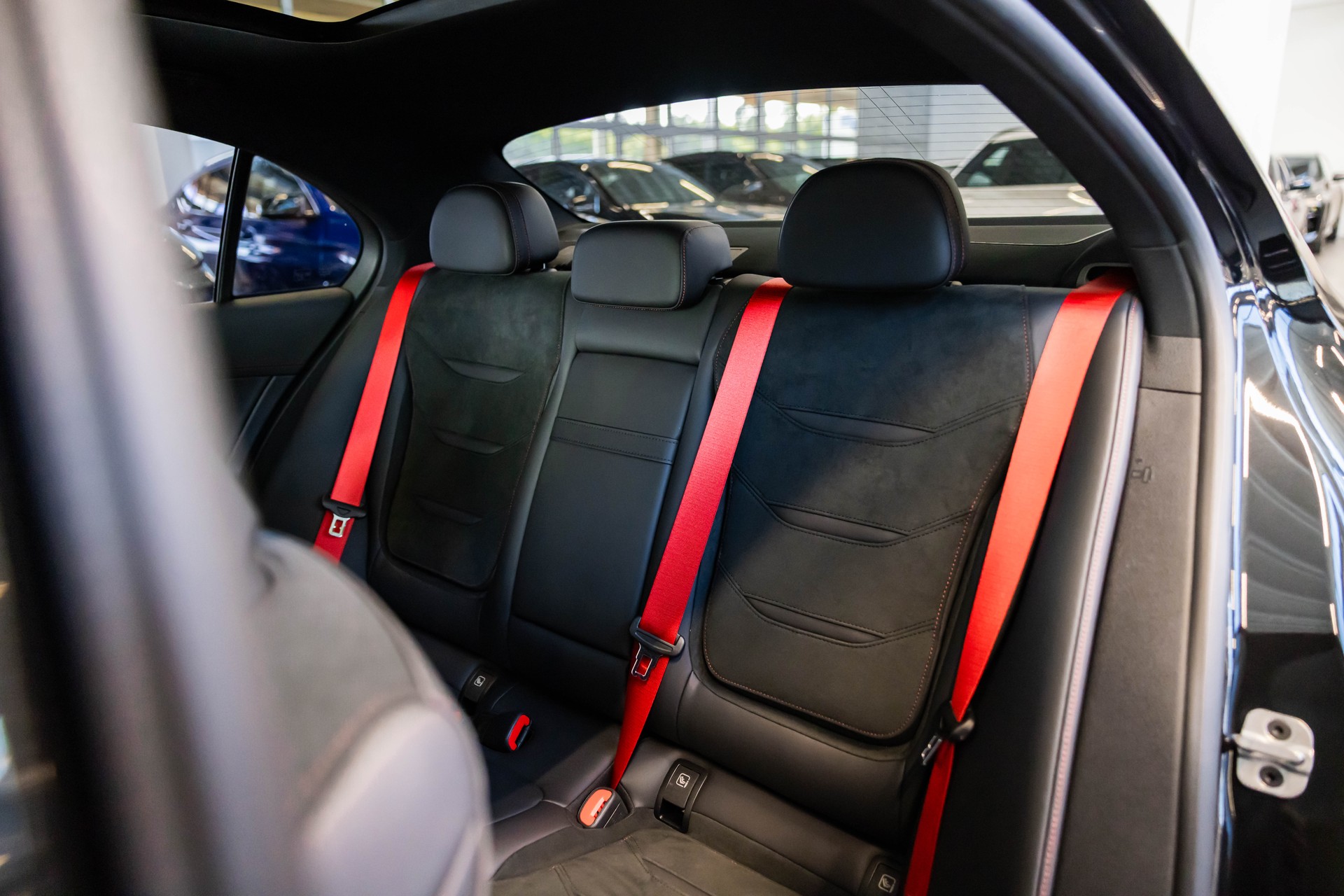 MERCEDES-BENZ C 43 AMG 4matic / Panorama-Schiebedach / Head-Up Display / Burmester Sound-image-15
