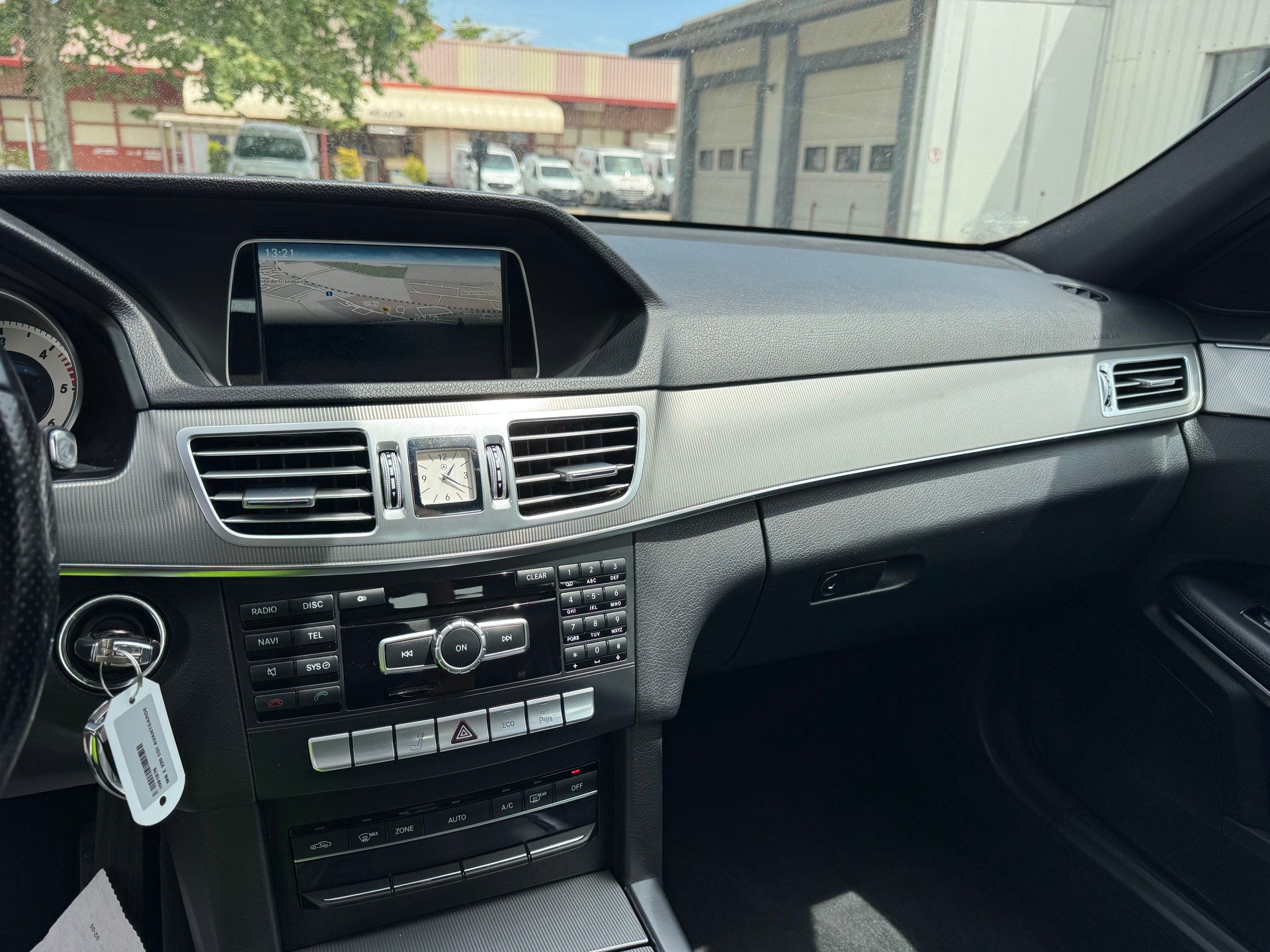 MERCEDES-BENZ E 220 BlueTEC Elégance 9G-Tronic-image-10