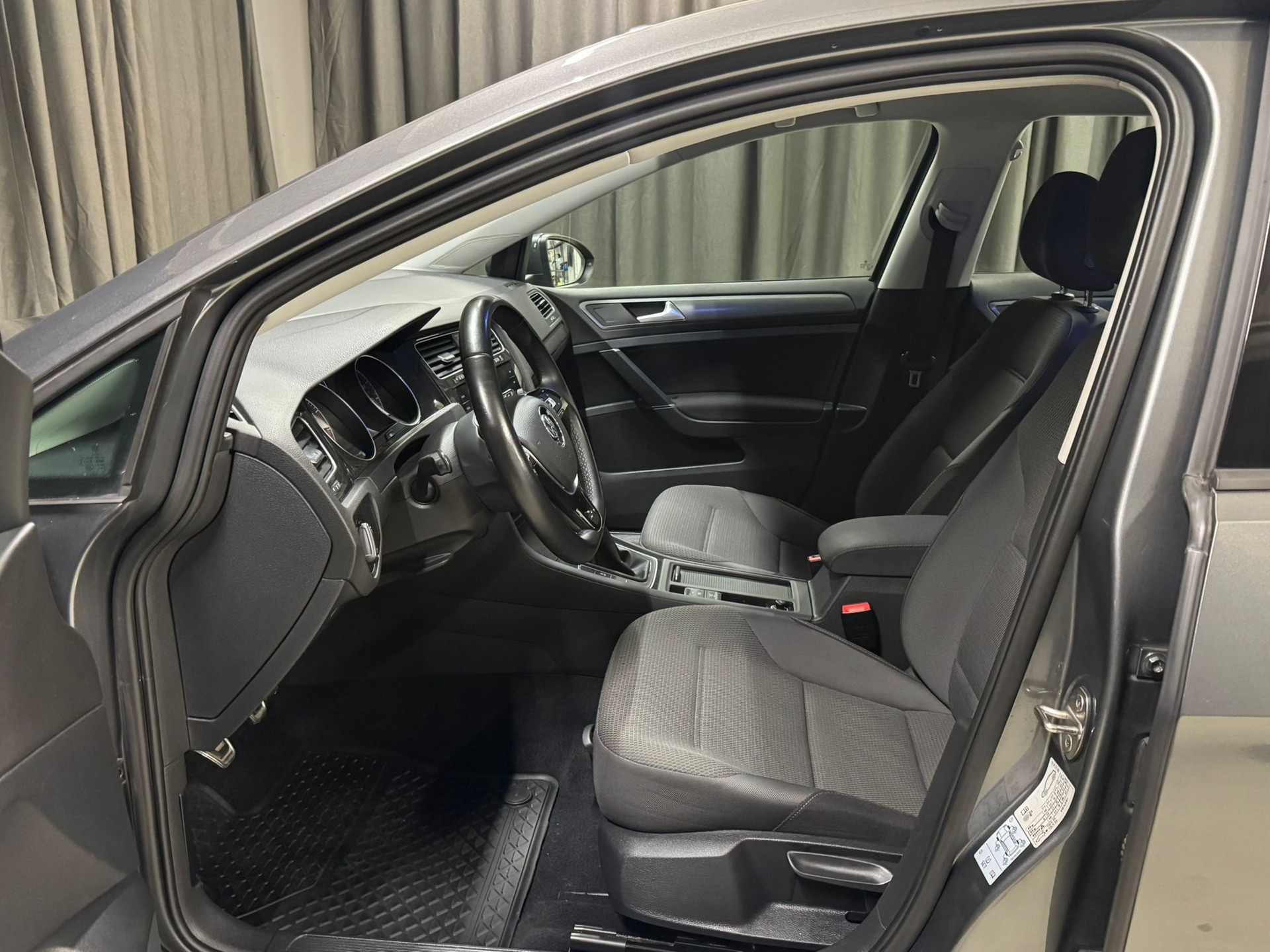 VW Golf 1.4 TSI Allstar-image-11