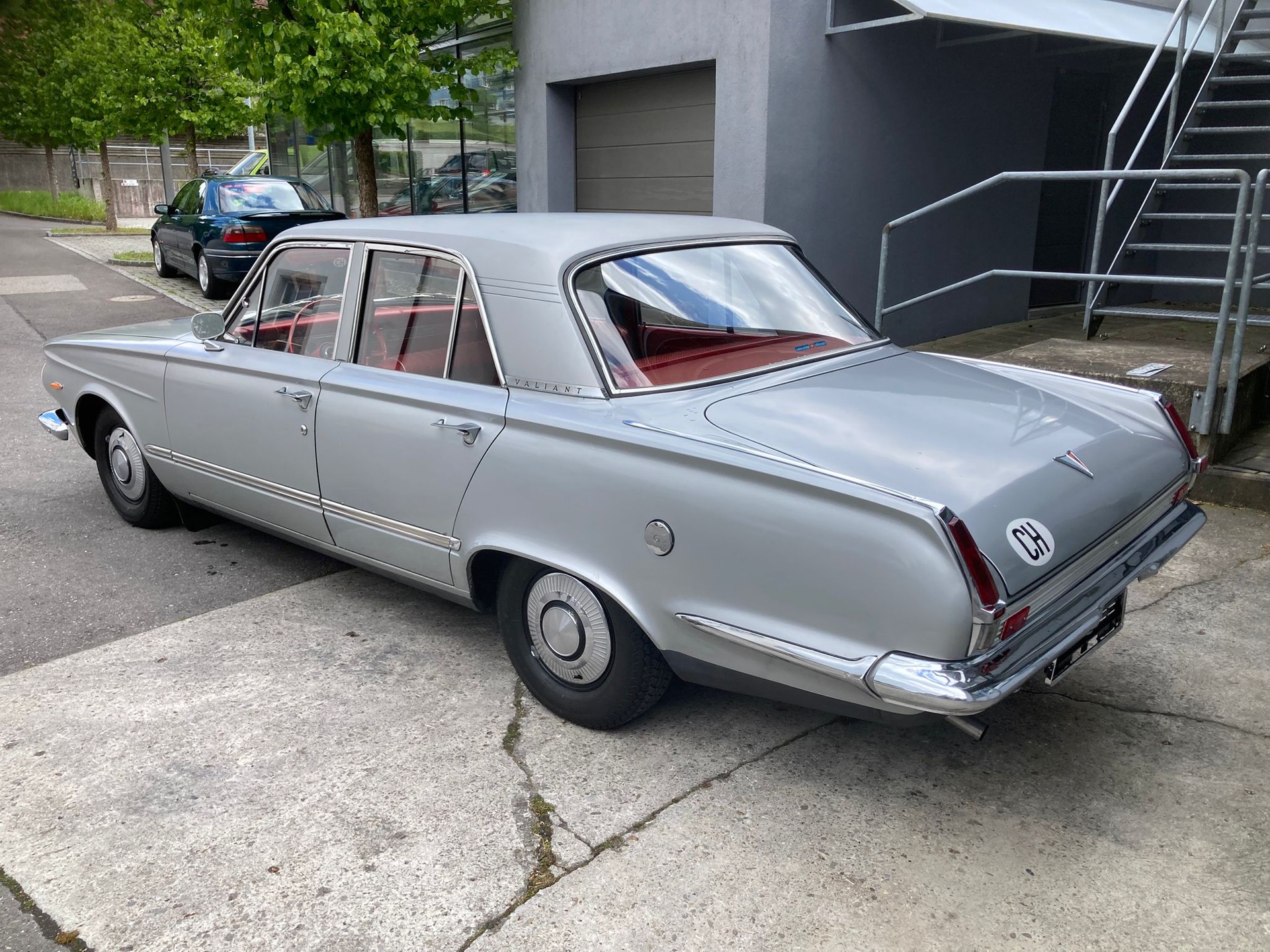 CHRYSLER Schinznach Montage-showroom-element-2