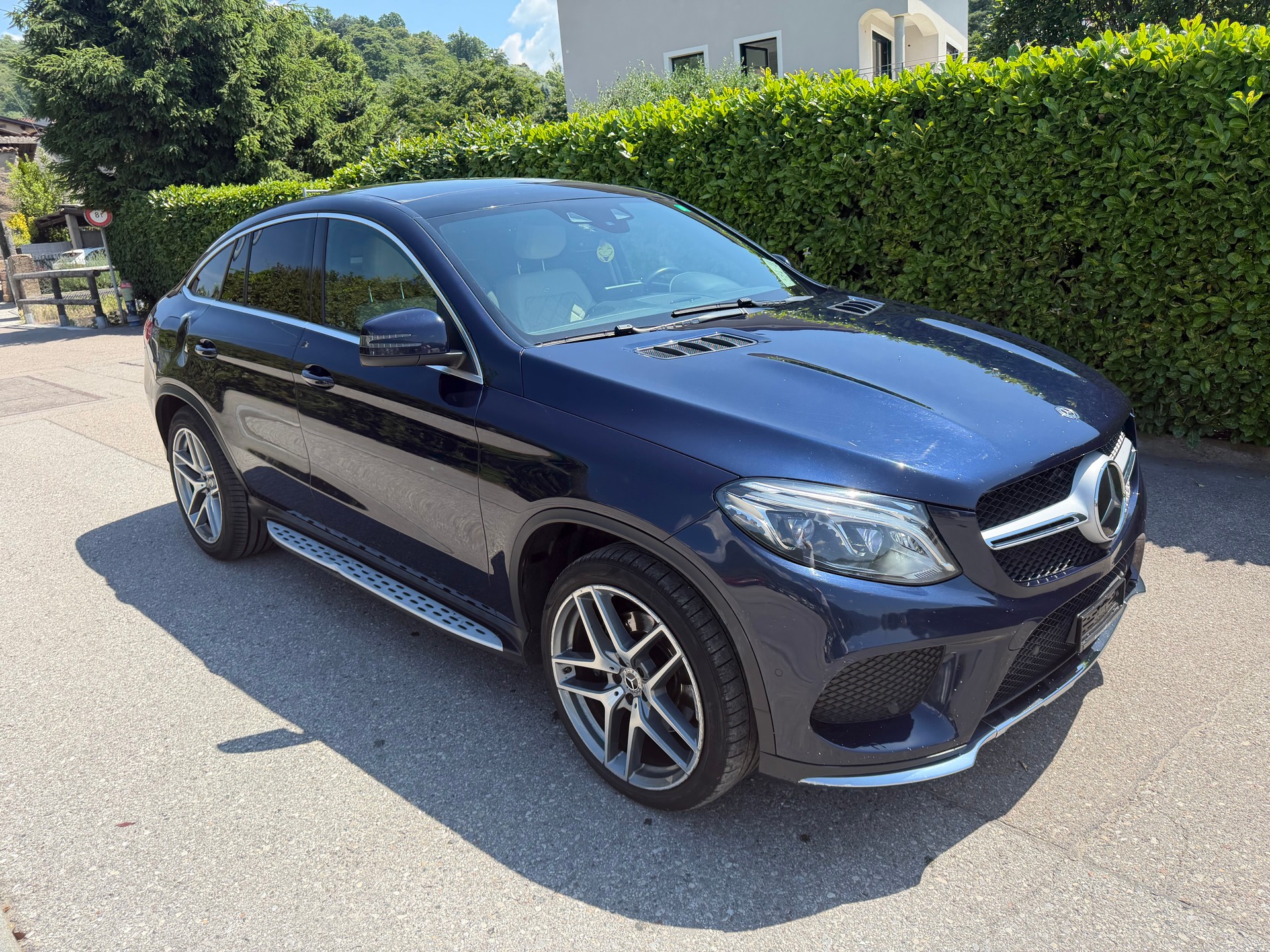 MERCEDES-BENZ GLE Coupé 350 d OrangeArt Edition 4Matic 9G-Tronic-image-2