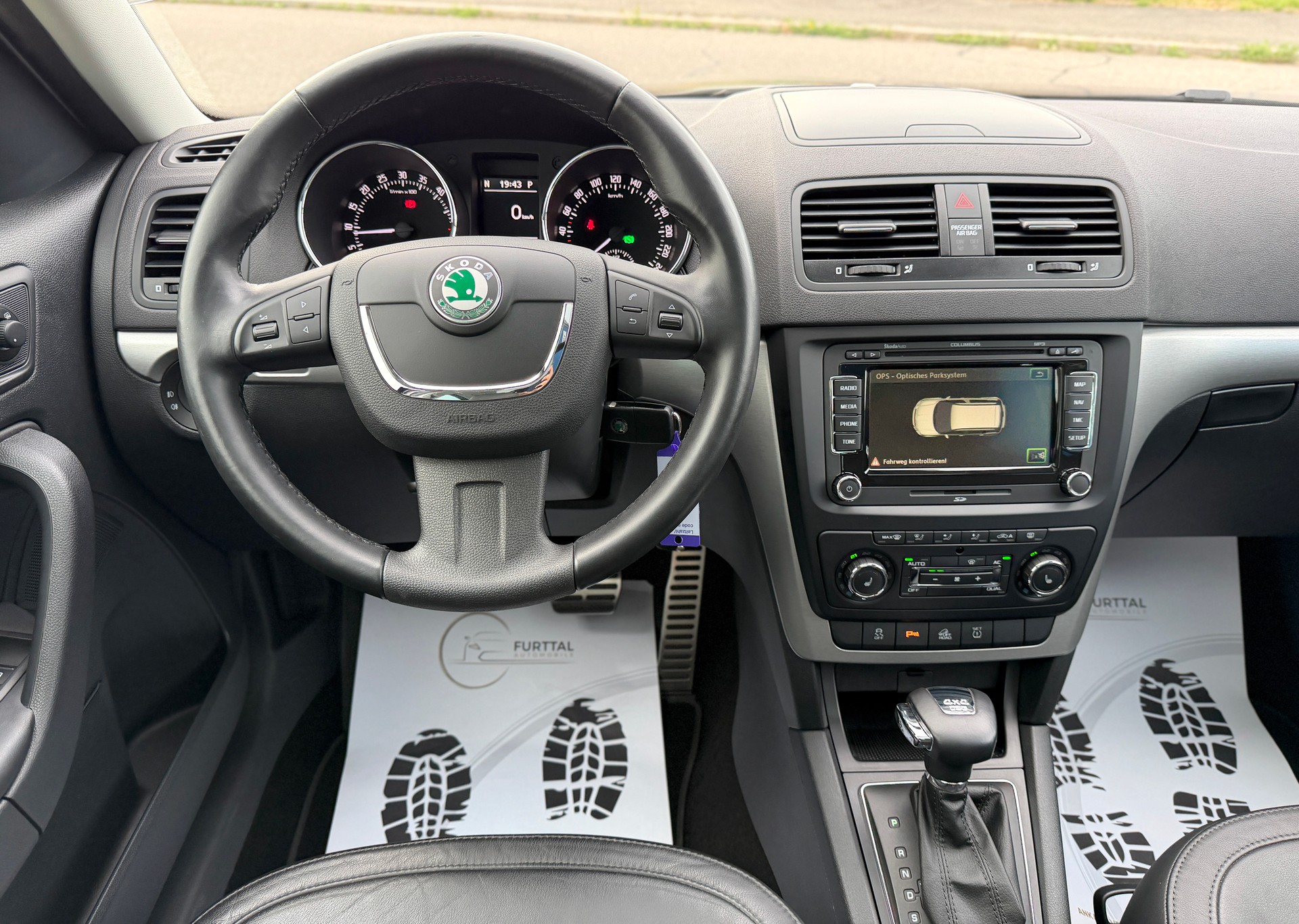 SKODA Yeti 2.0 TDI Elegance 4x4 DSG-image-14