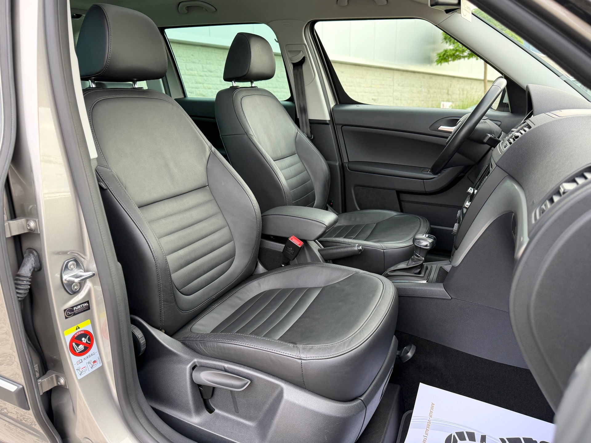 SKODA Yeti 2.0 TDI Elegance 4x4 DSG-image-21