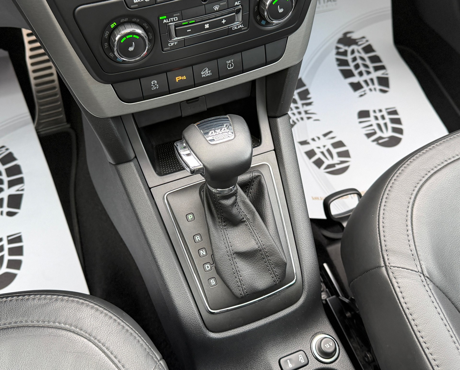 SKODA Yeti 2.0 TDI Elegance 4x4 DSG-image-29