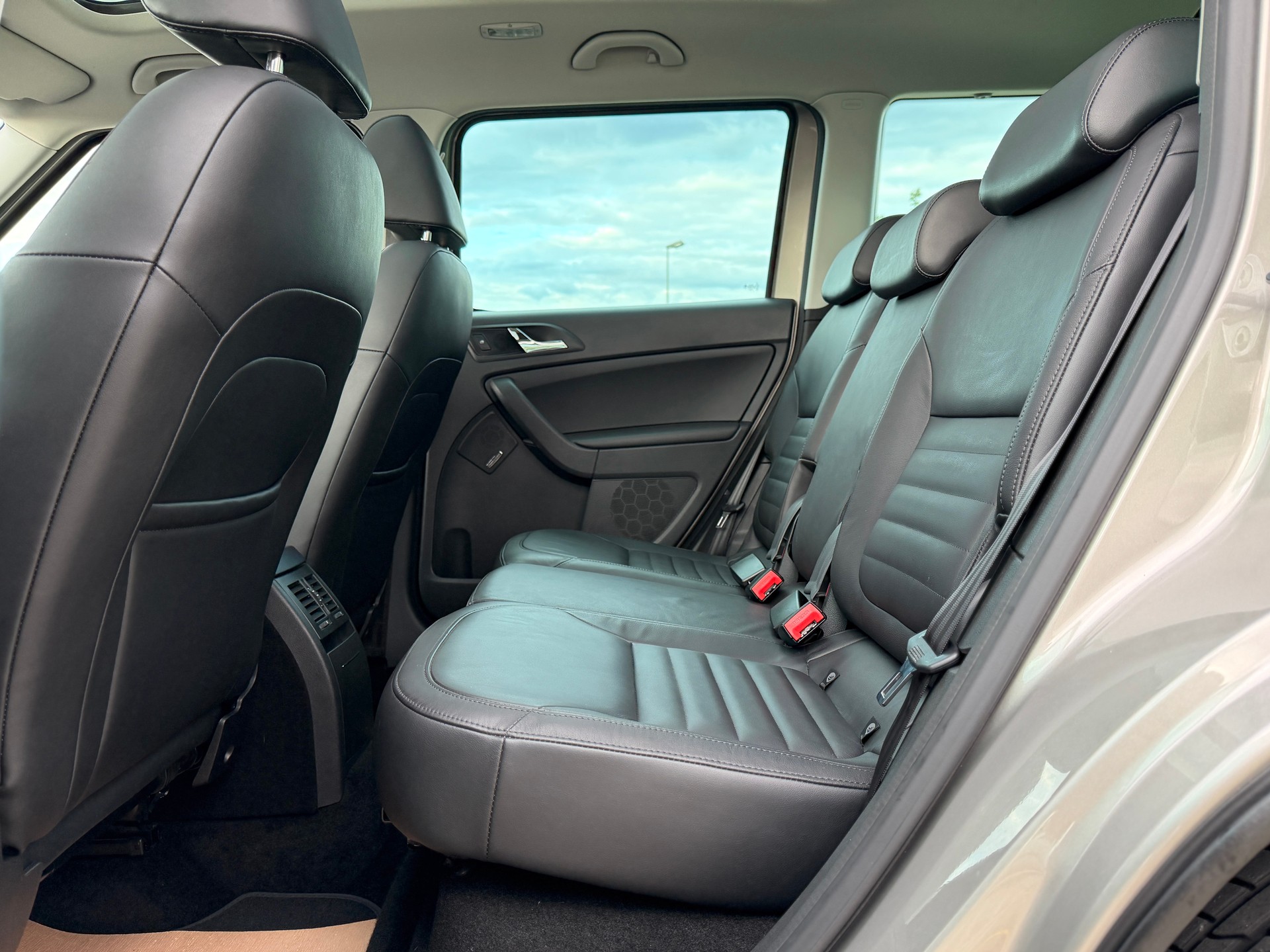 SKODA Yeti 2.0 TDI Elegance 4x4 DSG-image-22
