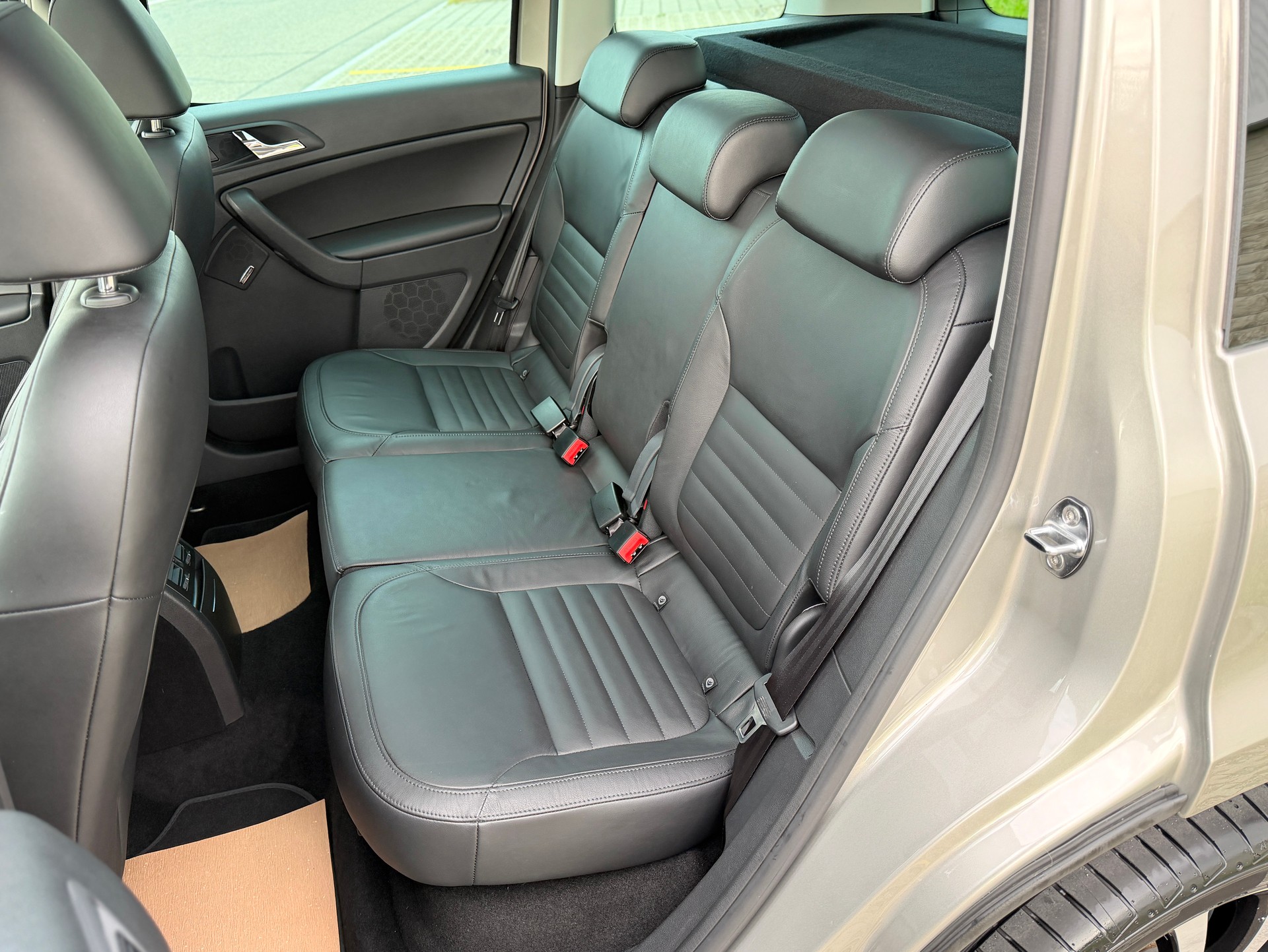 SKODA Yeti 2.0 TDI Elegance 4x4 DSG-image-23
