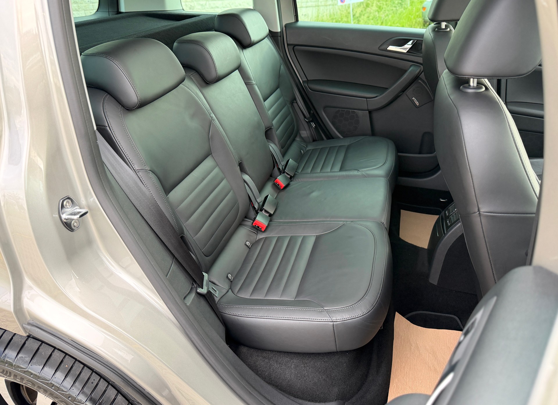 SKODA Yeti 2.0 TDI Elegance 4x4 DSG-image-25