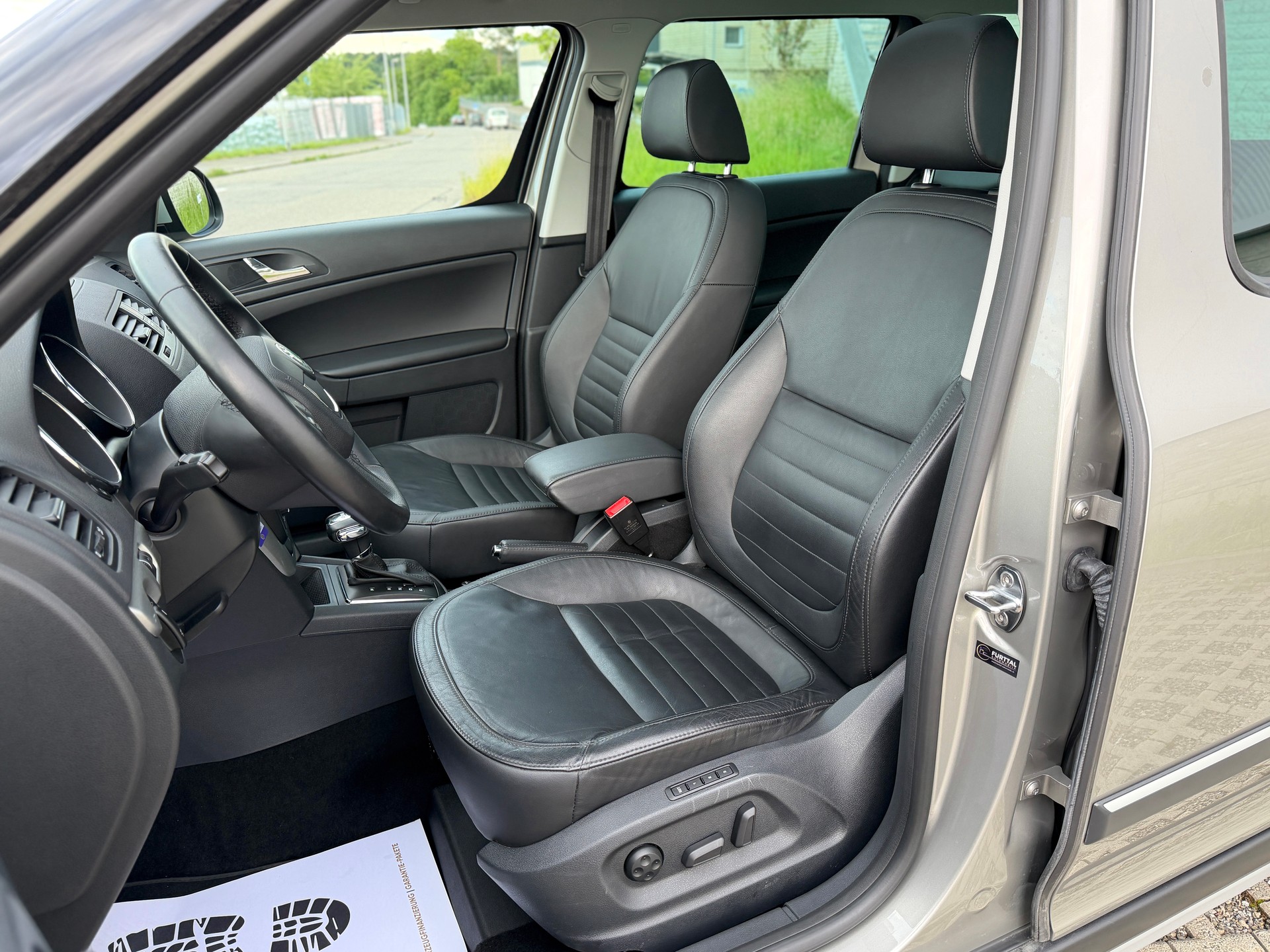 SKODA Yeti 2.0 TDI Elegance 4x4 DSG-image-19