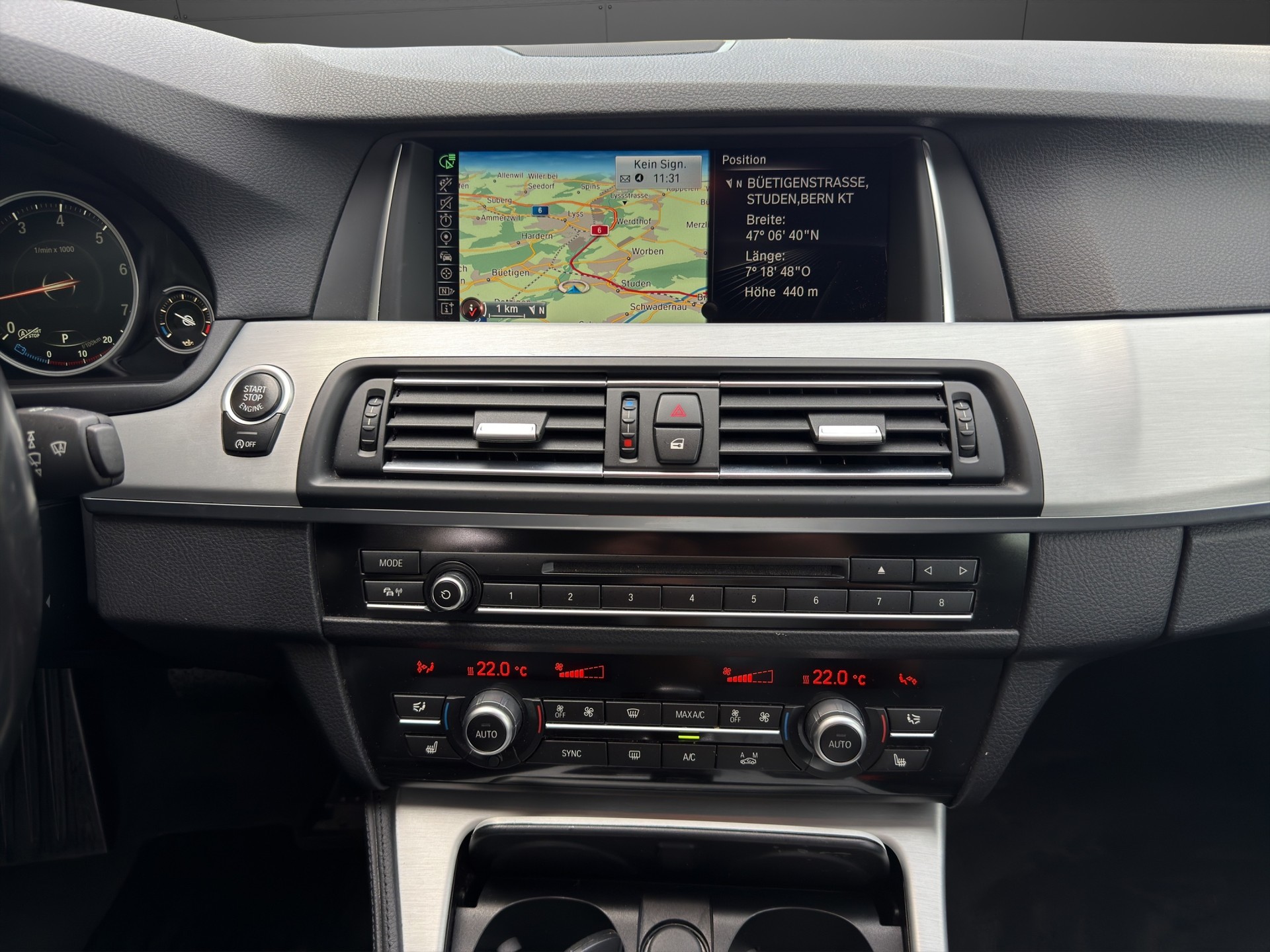 BMW 528i Touring xDrive Luxury Line Steptronic-image-12