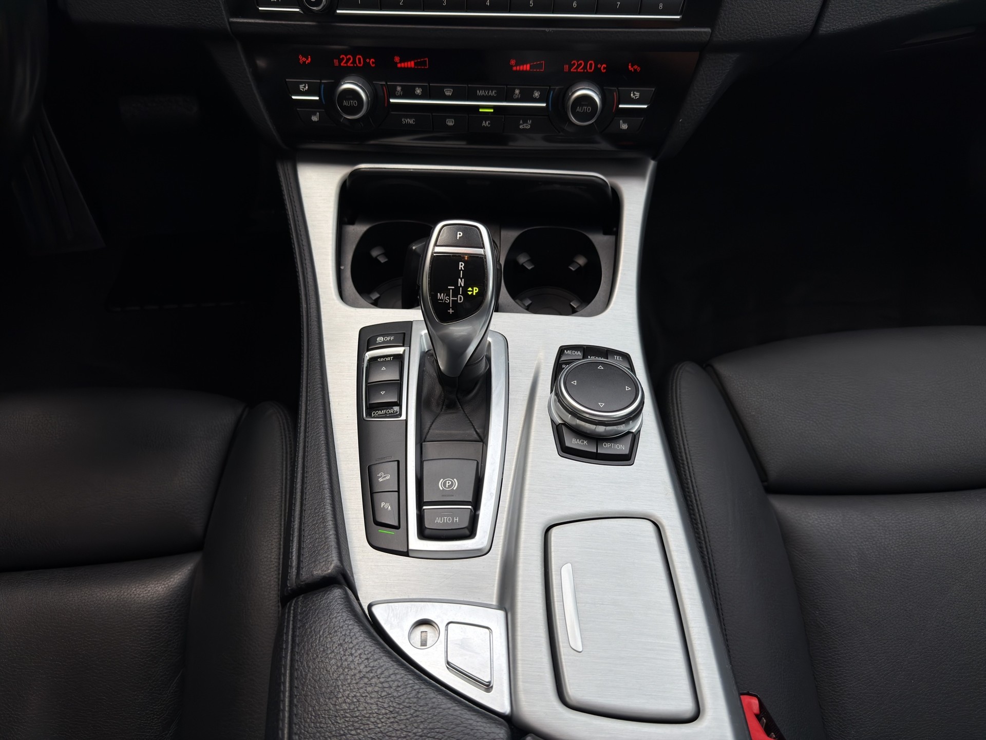 BMW 528i Touring xDrive Luxury Line Steptronic-image-14