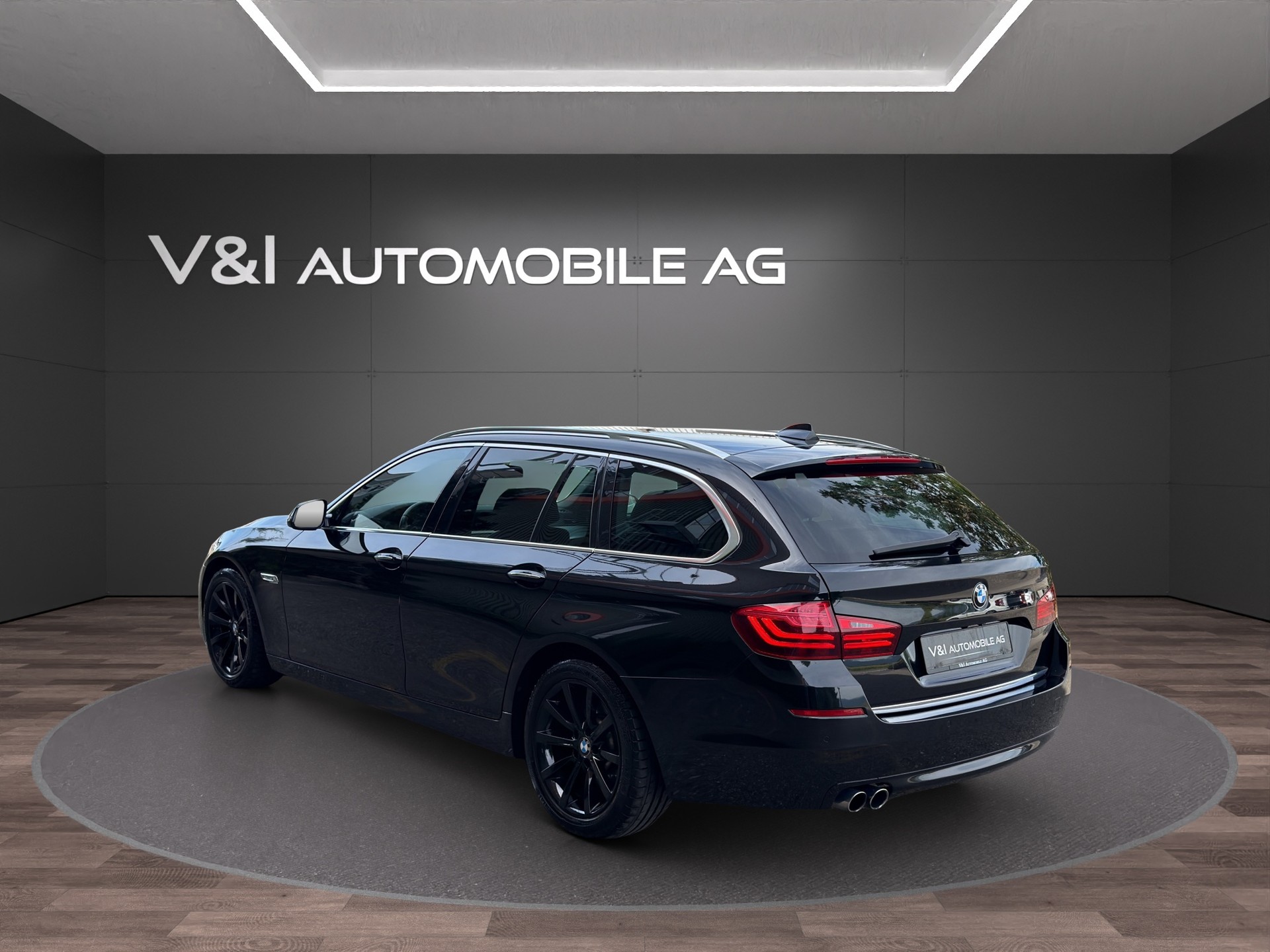 BMW 528i Touring xDrive Luxury Line Steptronic-showroom-element-3