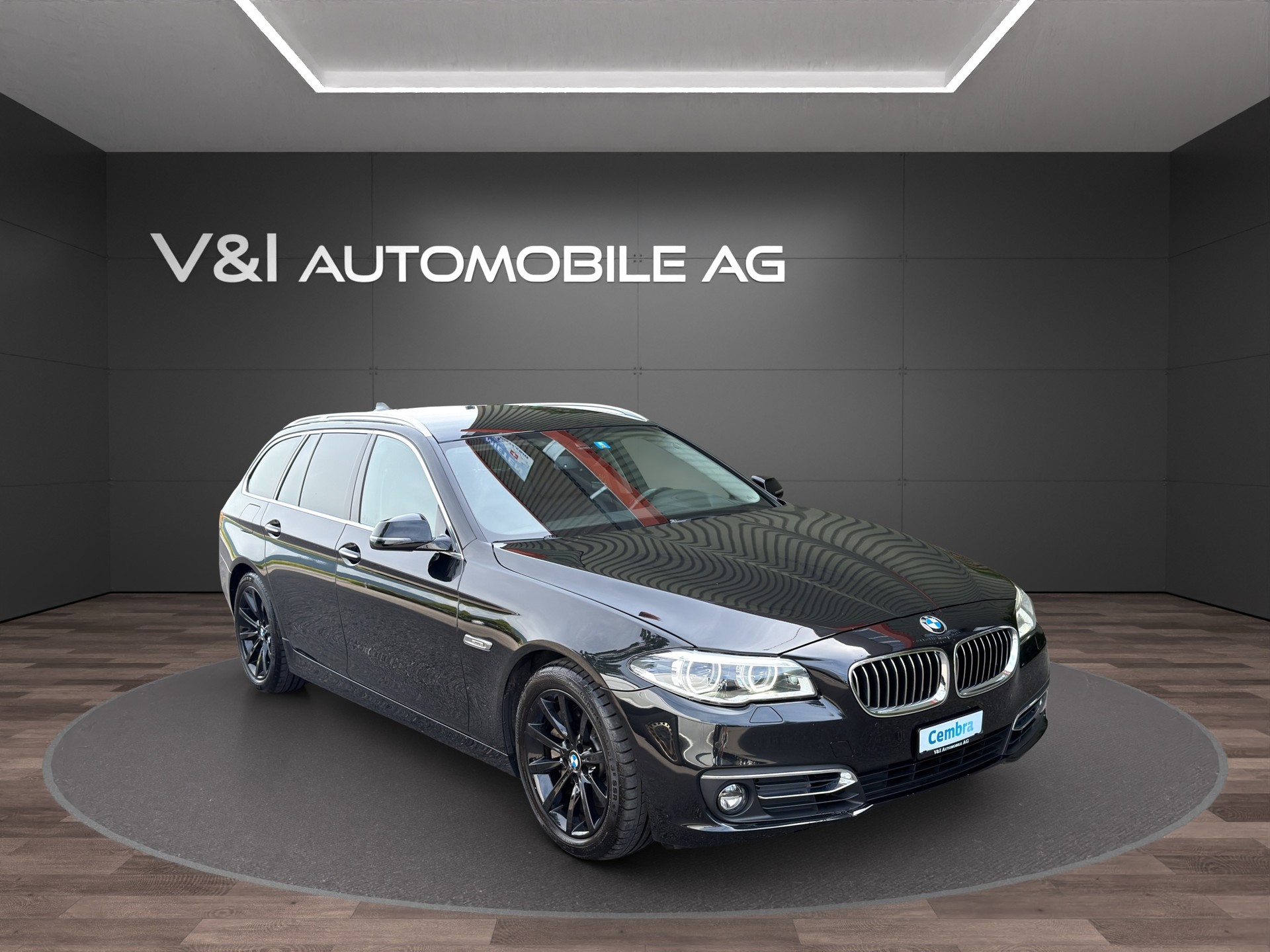 BMW 528i Touring xDrive Luxury Line Steptronic-showroom-element-1