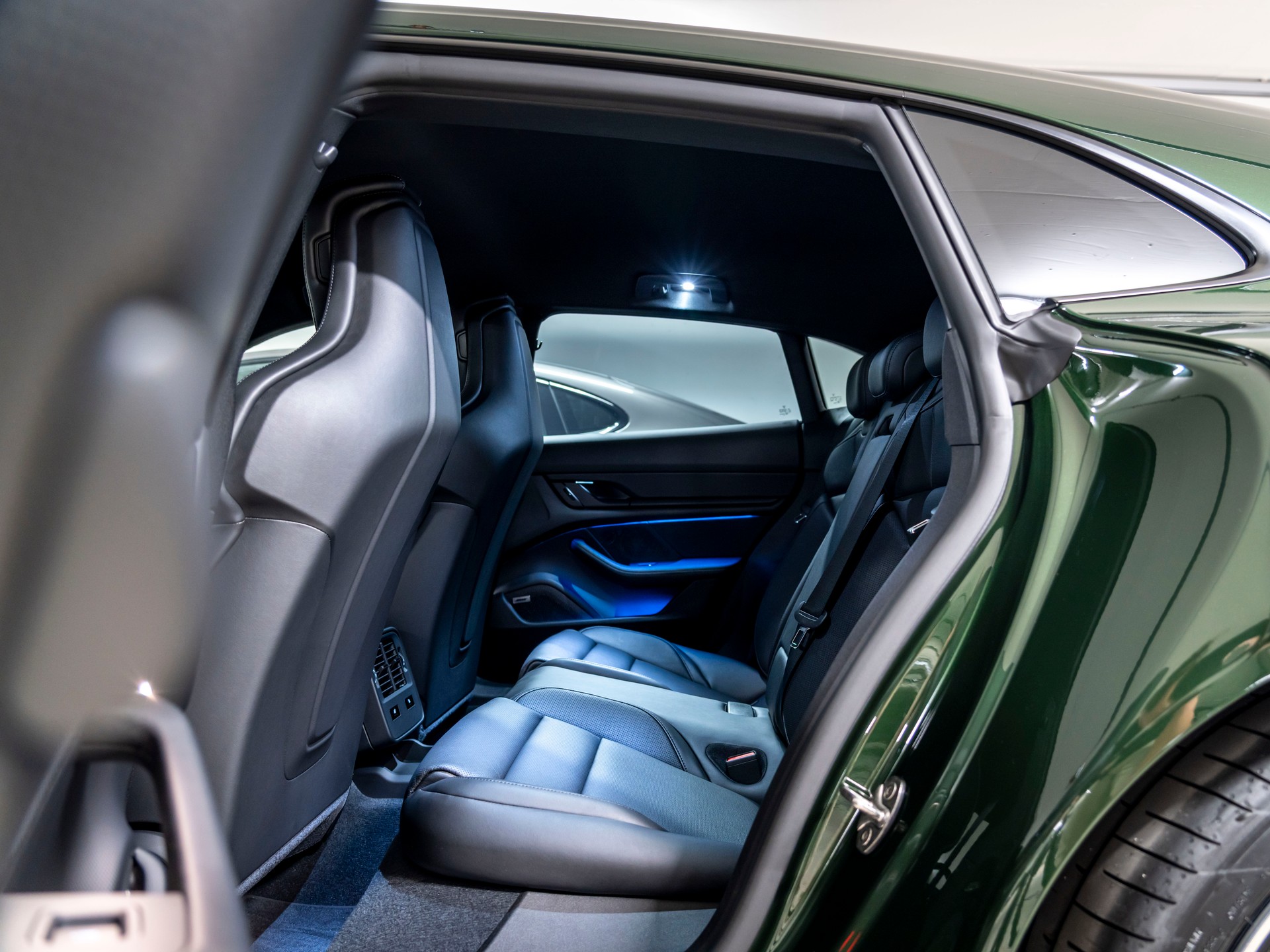 PORSCHE Taycan CrossTurismo 4 104kWh-image-21