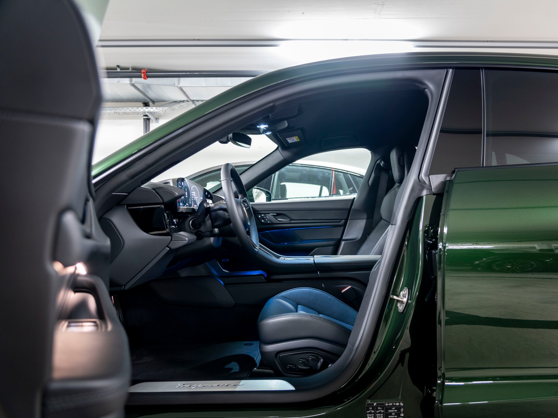PORSCHE Taycan CrossTurismo 4 104kWh-image-17