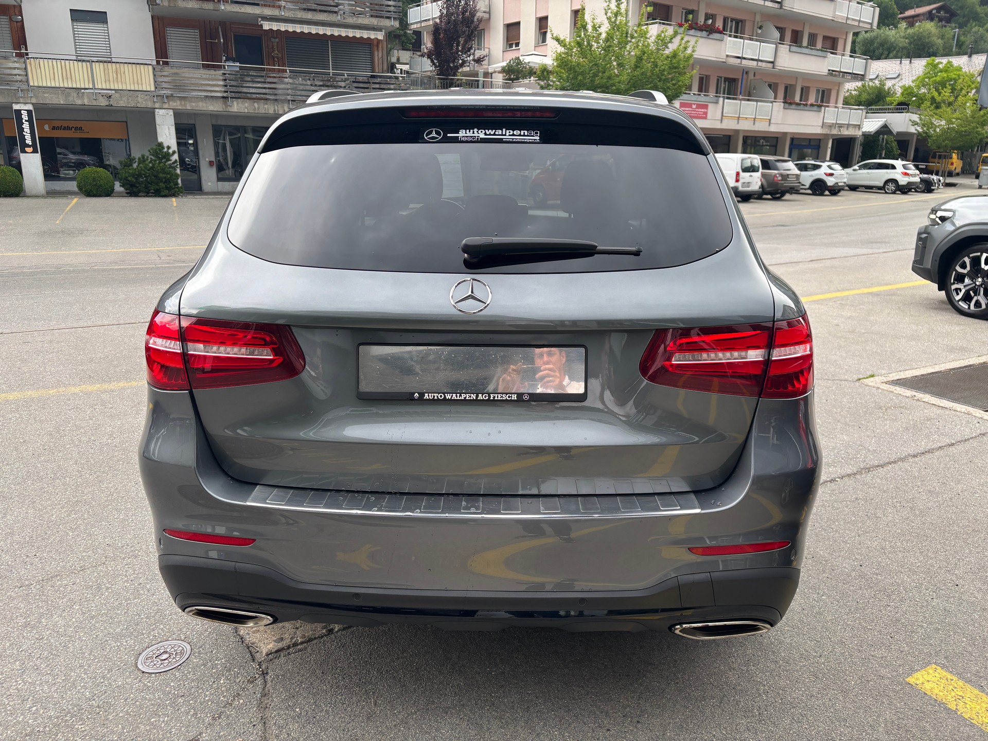 MERCEDES-BENZ GLC 300 Runout Edition AMG Line 4M-showroom-element-3