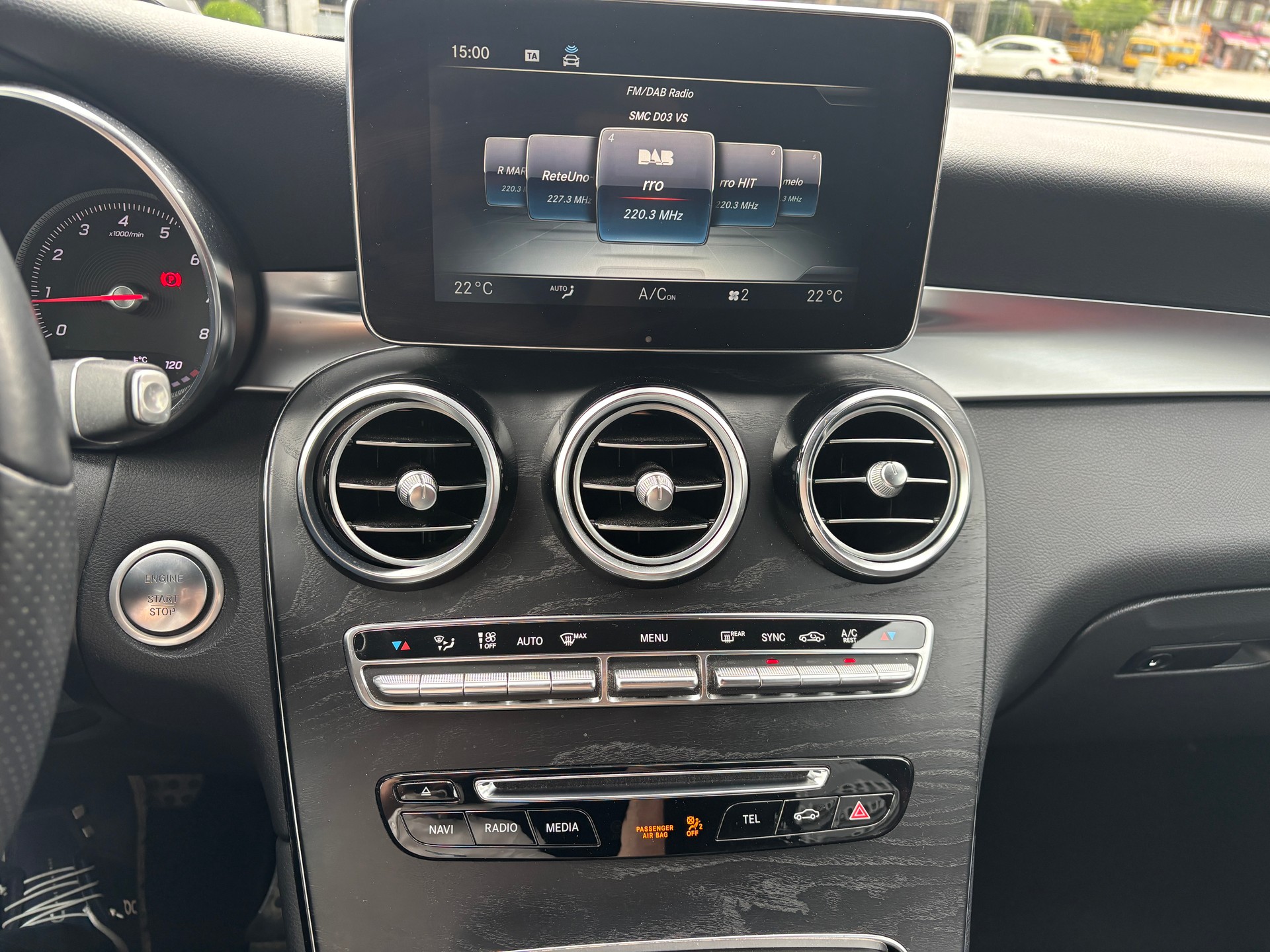 MERCEDES-BENZ GLC 300 Runout Edition AMG Line 4M-image-6