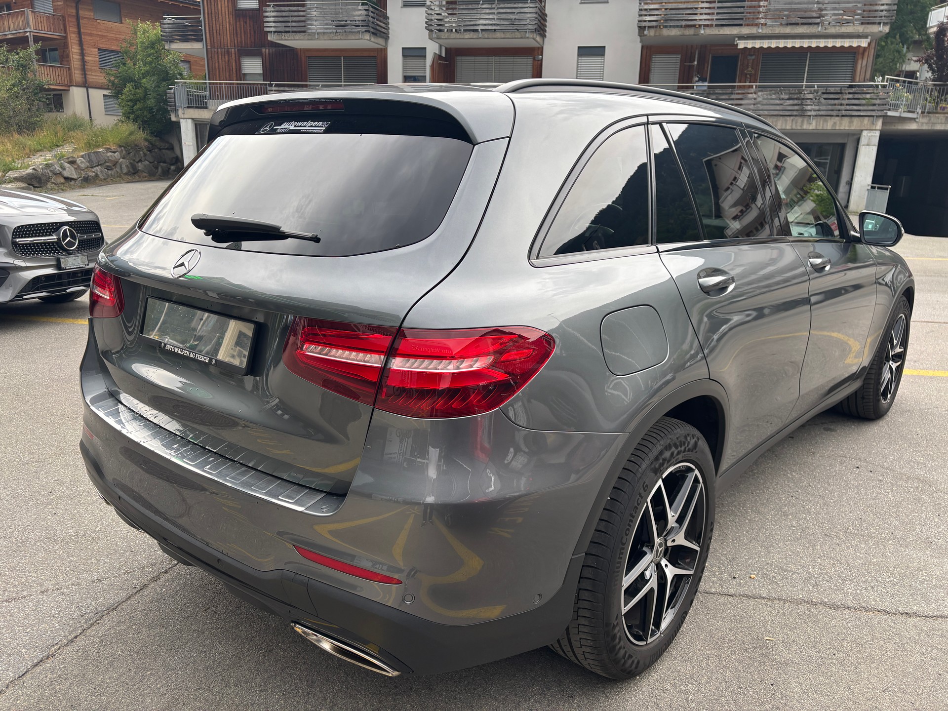MERCEDES-BENZ GLC 300 Runout Edition AMG Line 4M-showroom-element-2