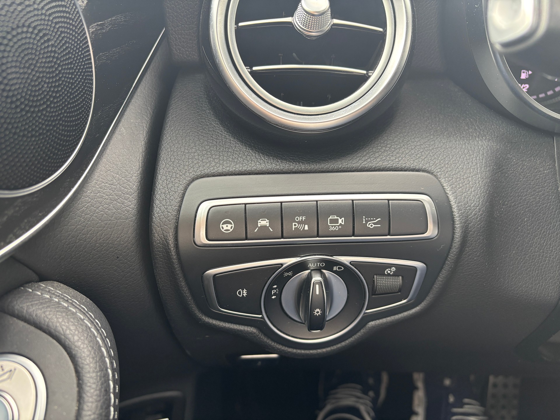 MERCEDES-BENZ GLC 300 Runout Edition AMG Line 4M-image-8