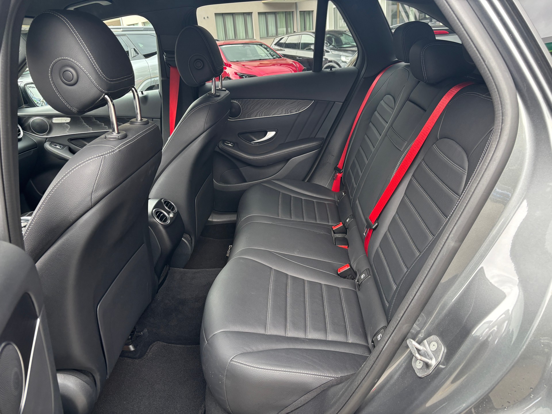 MERCEDES-BENZ GLC 300 Runout Edition AMG Line 4M-image-11