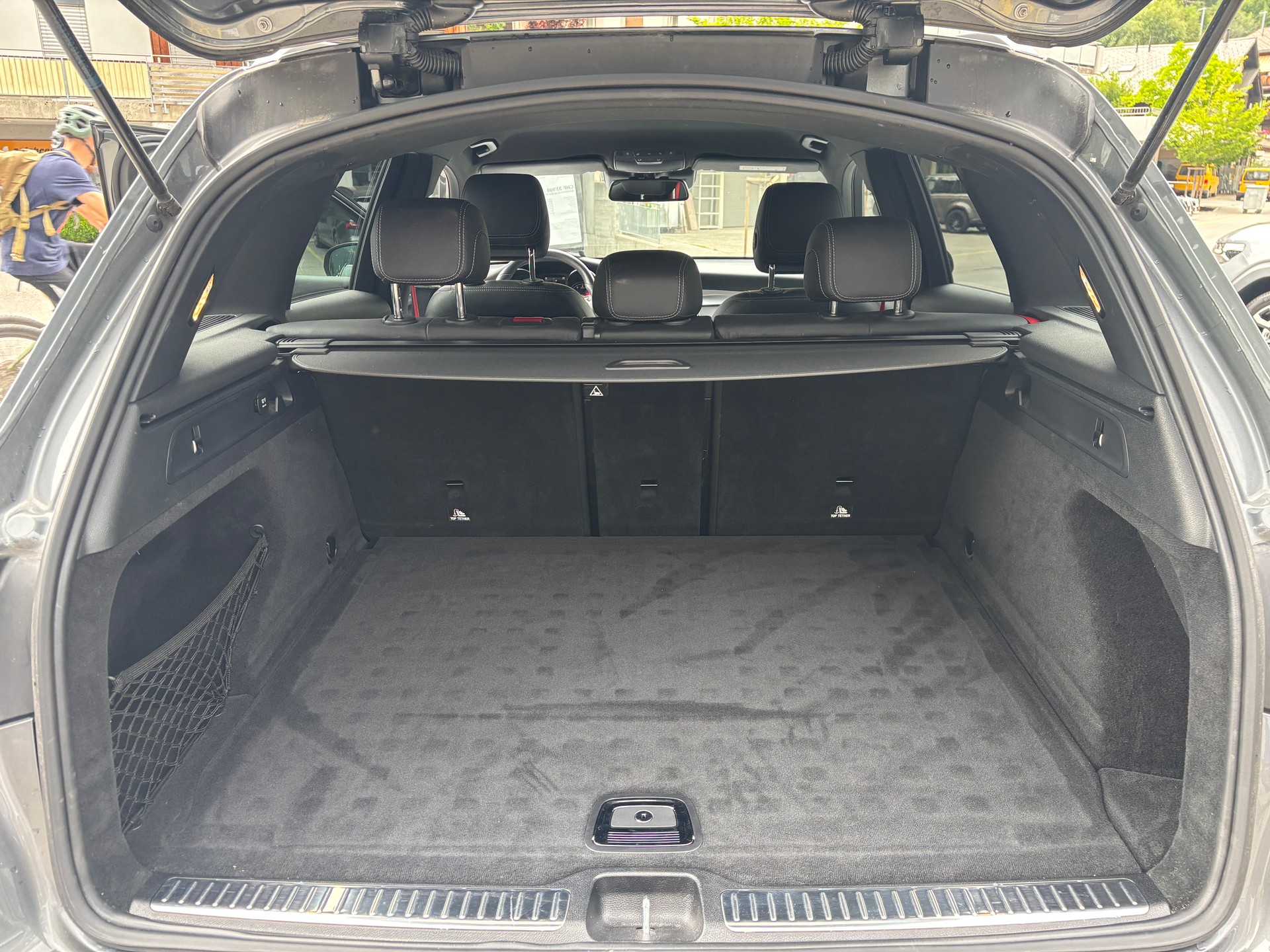 MERCEDES-BENZ GLC 300 Runout Edition AMG Line 4M-image-13