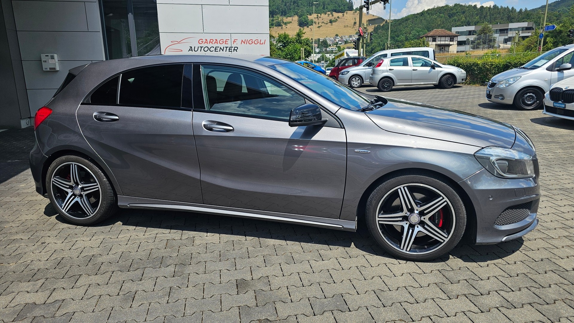 MERCEDES-BENZ A 250 Sport 7G-DCT-showroom-element-3