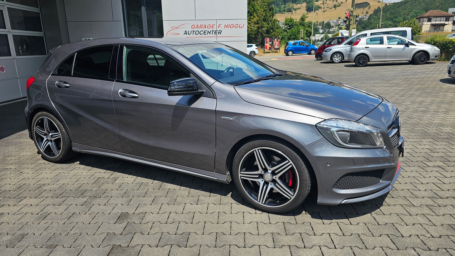 MERCEDES-BENZ A 250 Sport 7G-DCT-showroom-element-2