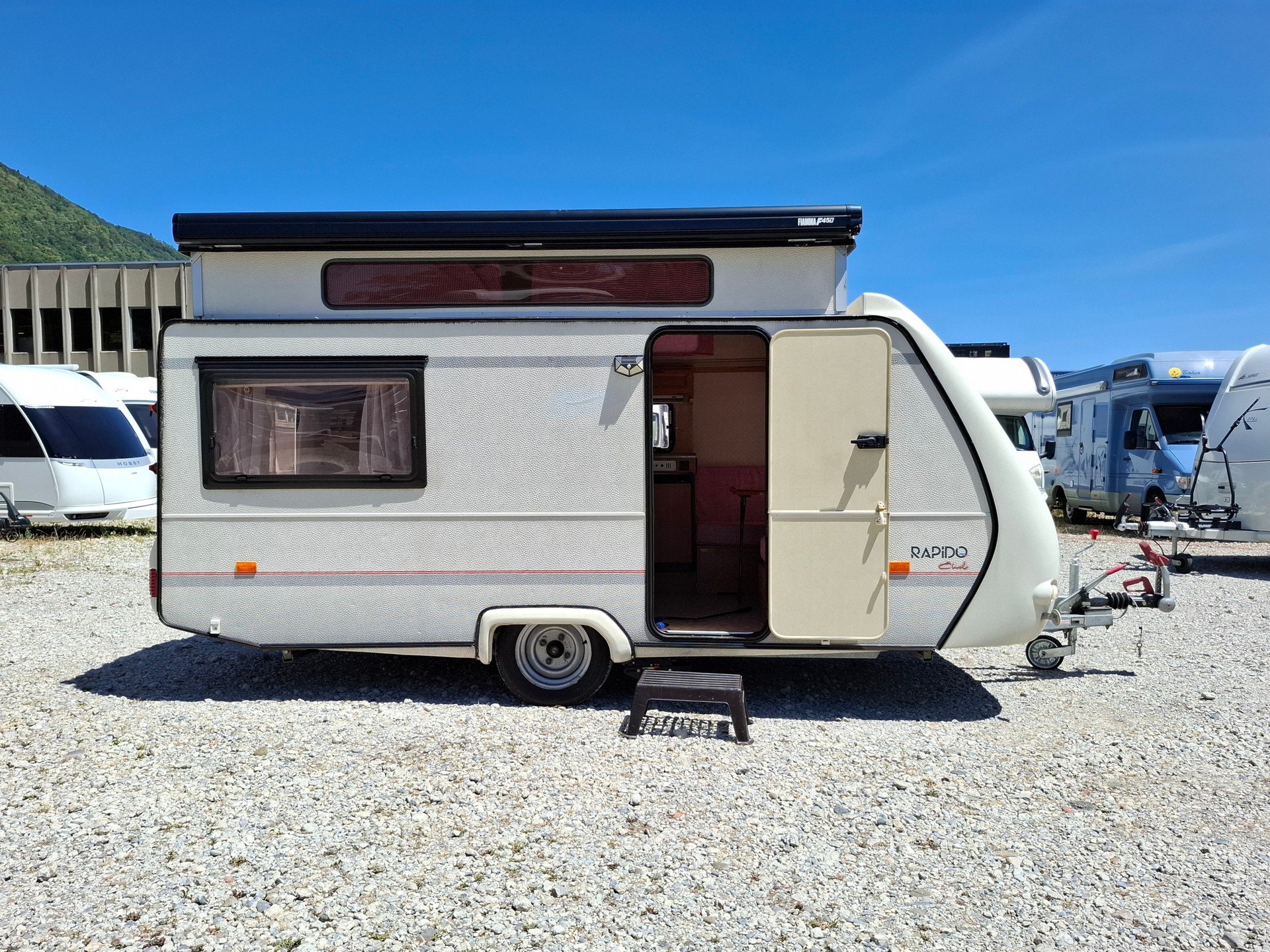 RAPIDO Cub 38 - kleiner wendiger Reisewagen mit Mover & Markise-image-1
