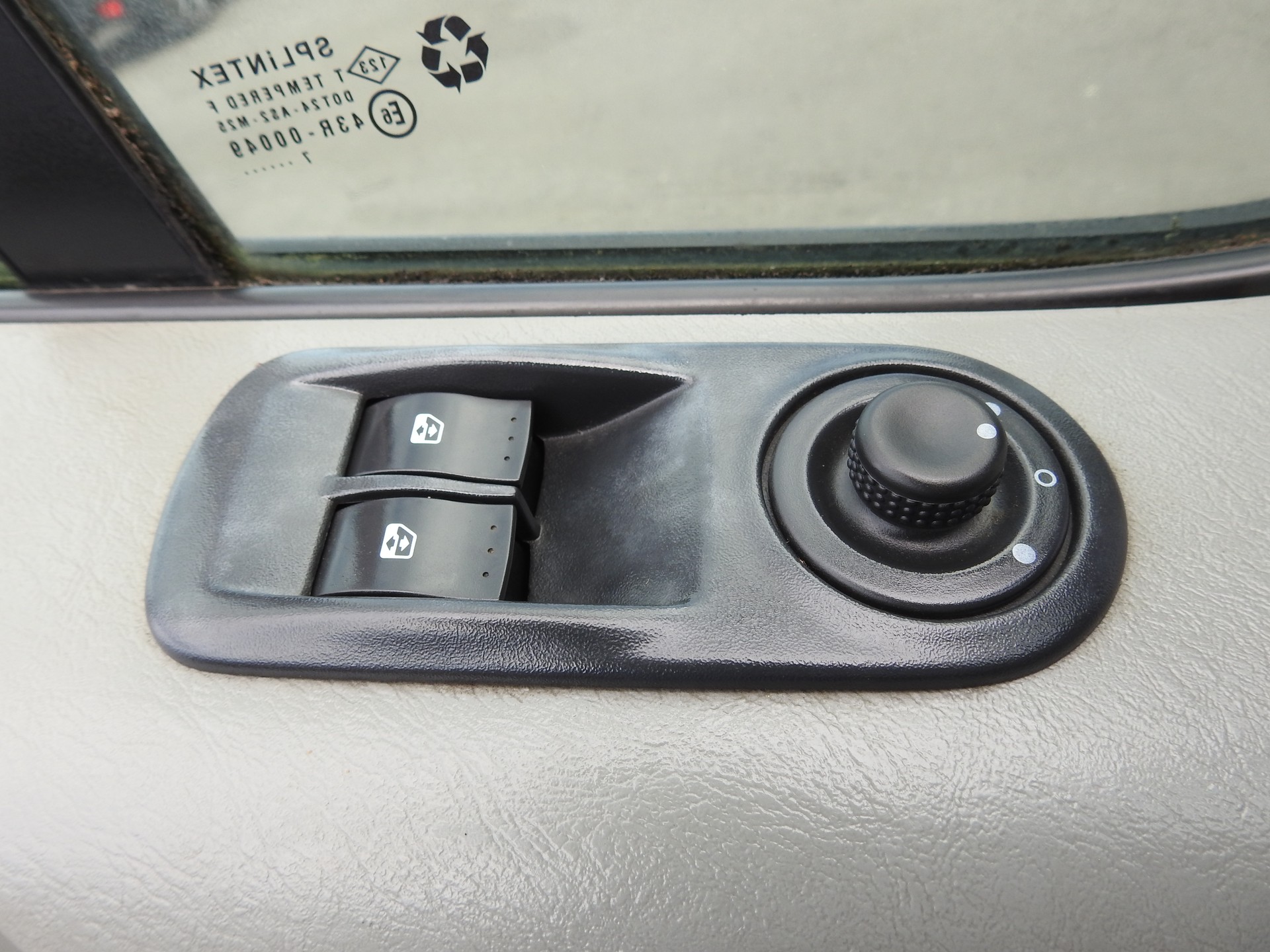 NISSAN Primastar 2.5dCi 150 Pro 2.9t-image-17